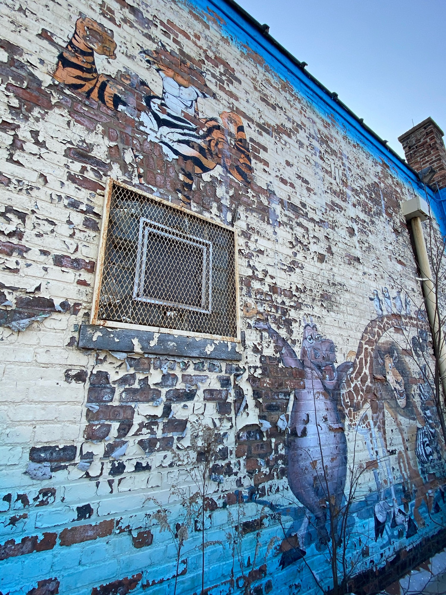mural in Chicago by artist unknown.