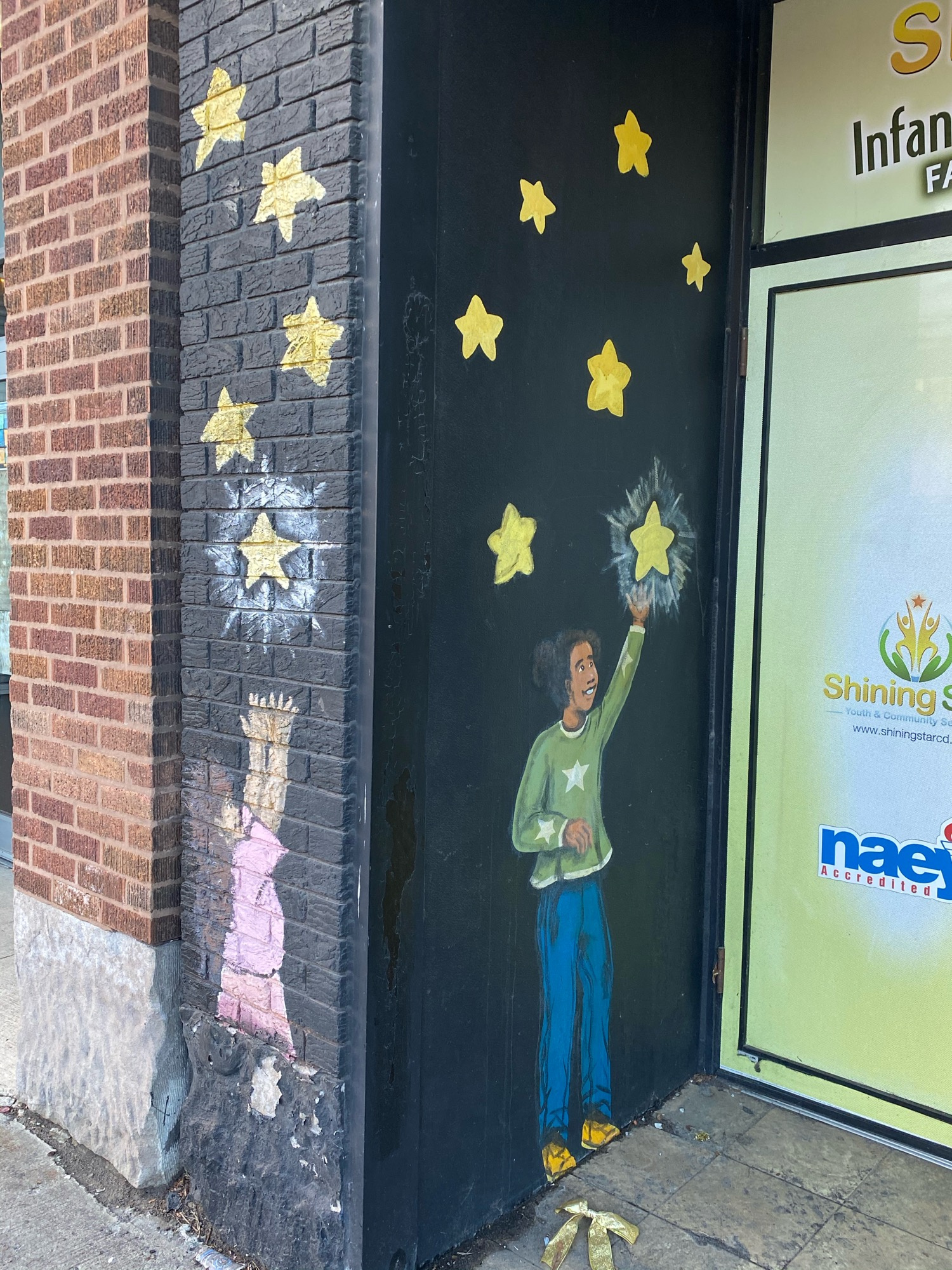 mural in Chicago by artist unknown.