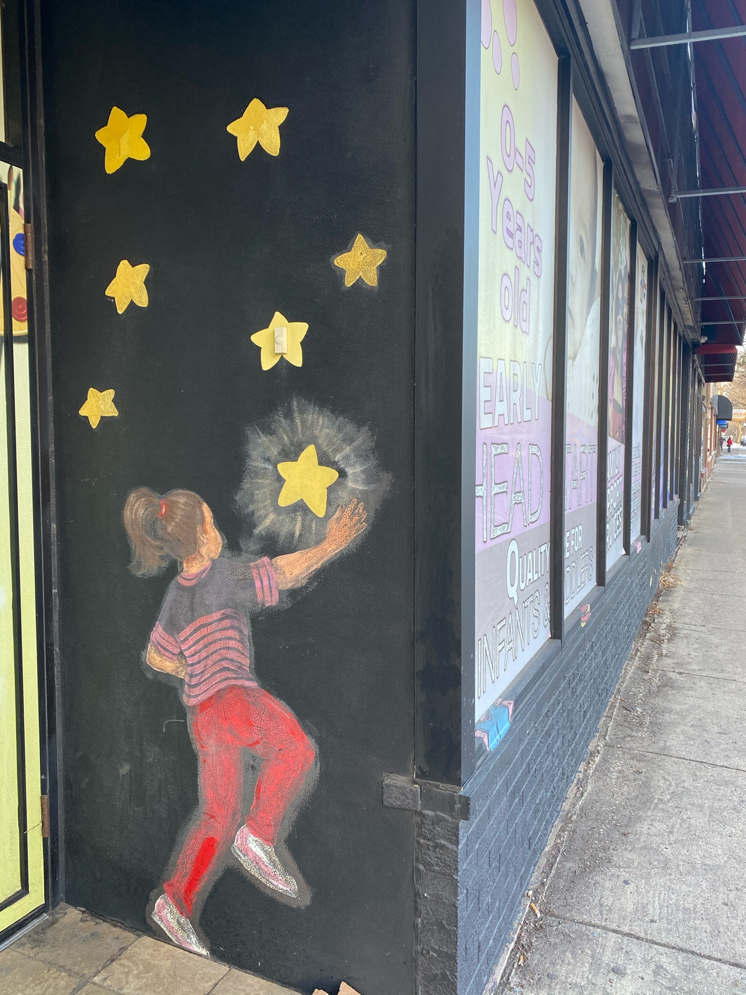 mural in Chicago by artist unknown.