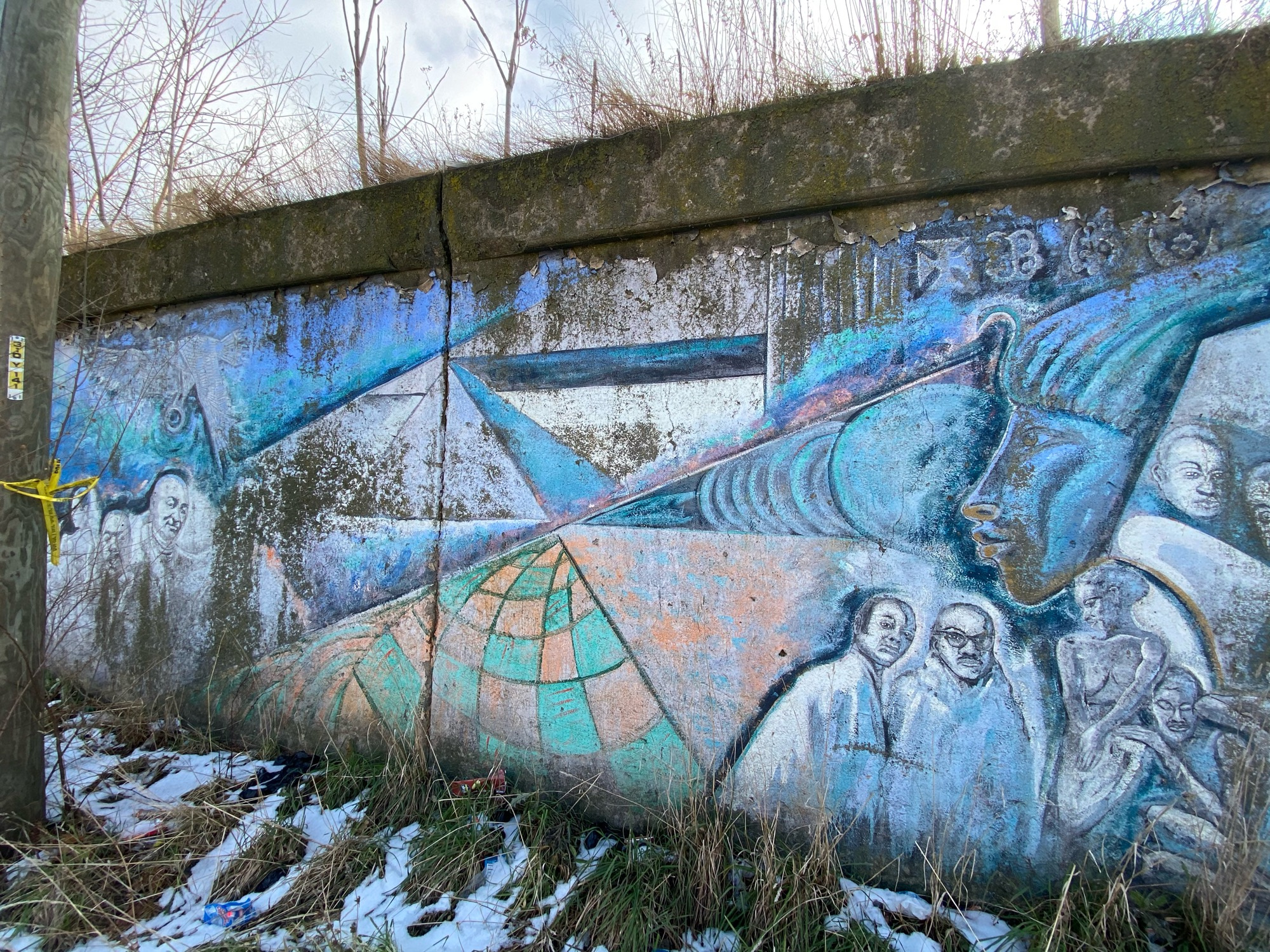 mural in Chicago by artist unknown.