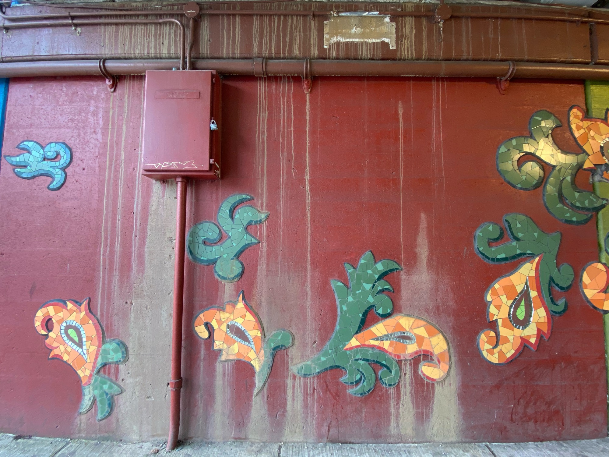 mural in Oak Park by artist Carolyn Elaine.