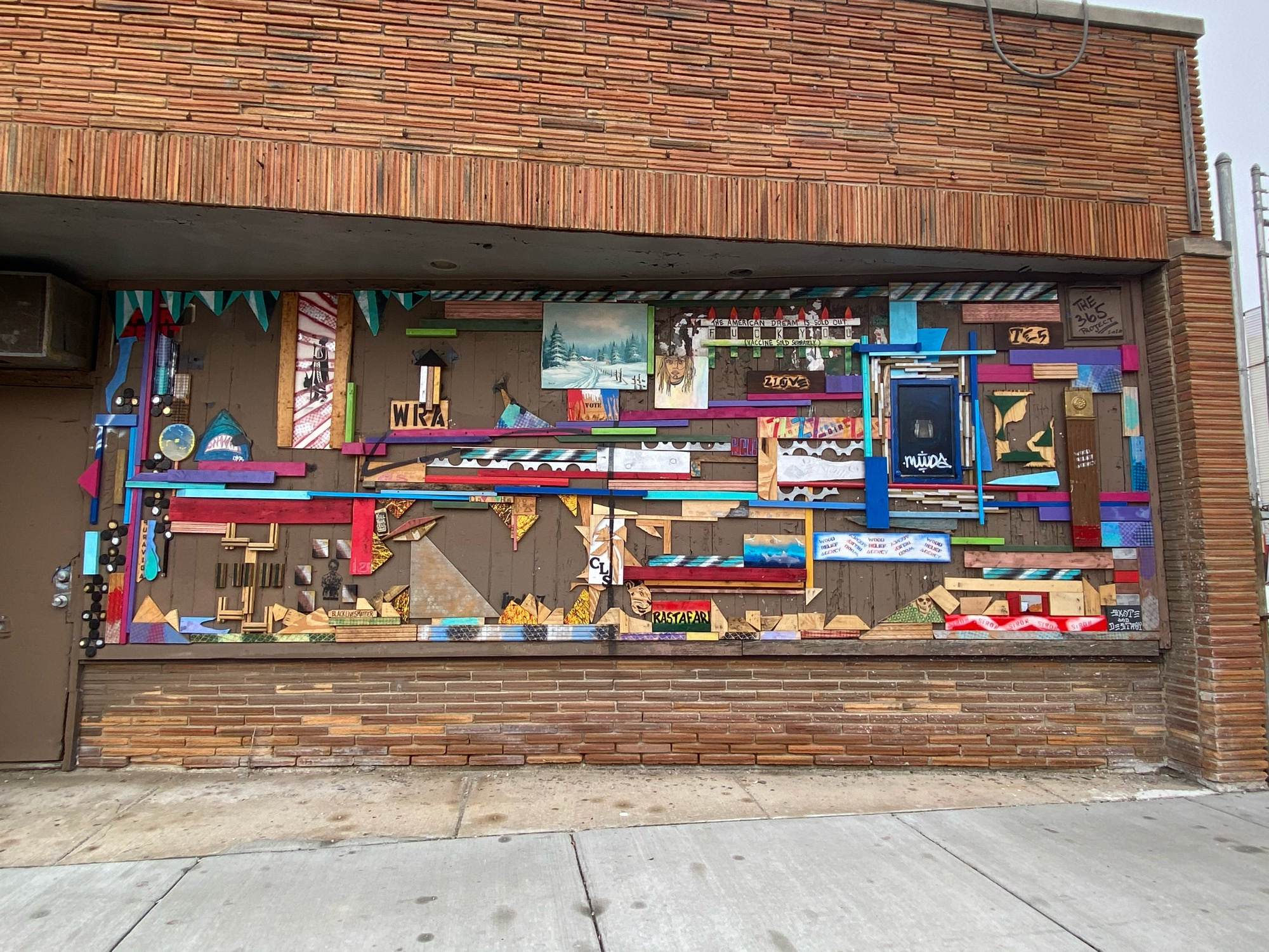 mural in Chicago by artist unknown.
