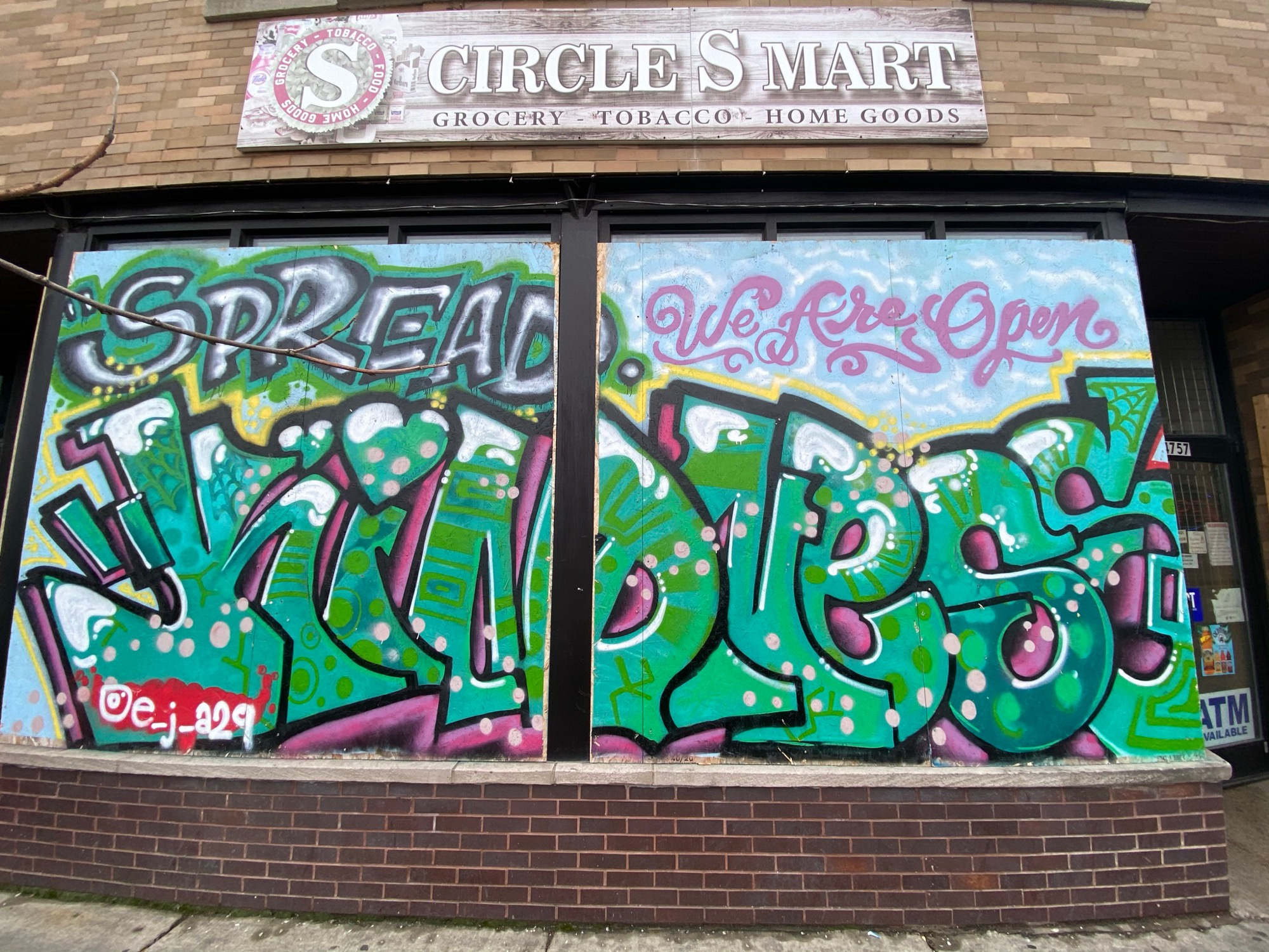 mural in Chicago by artist unknown.