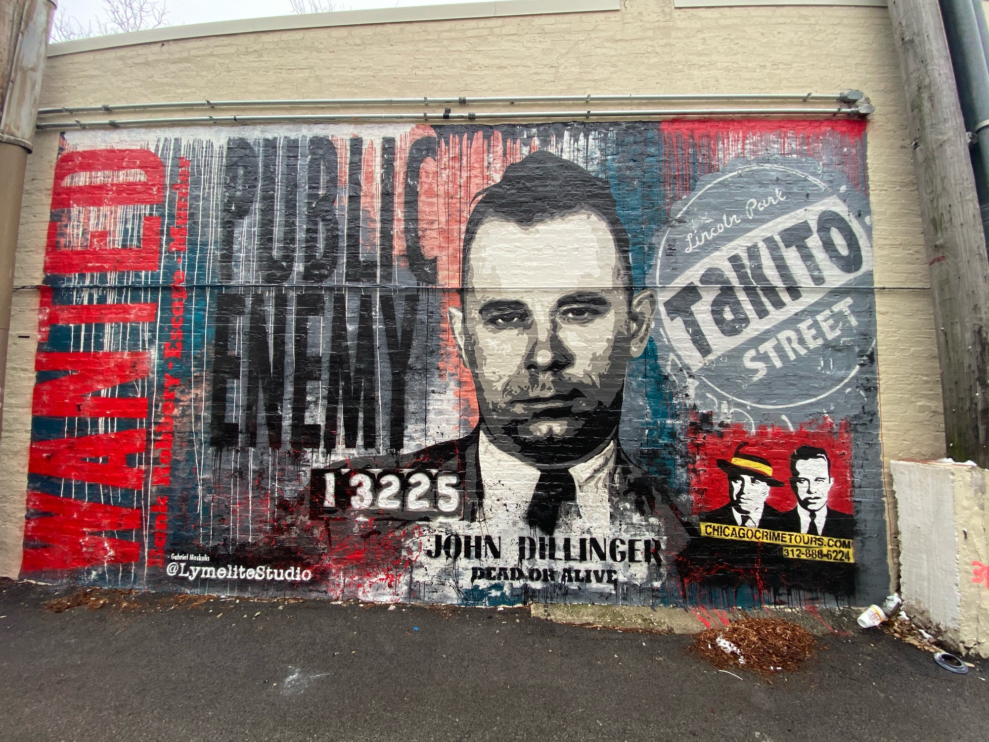 mural in Chicago by artist unknown.