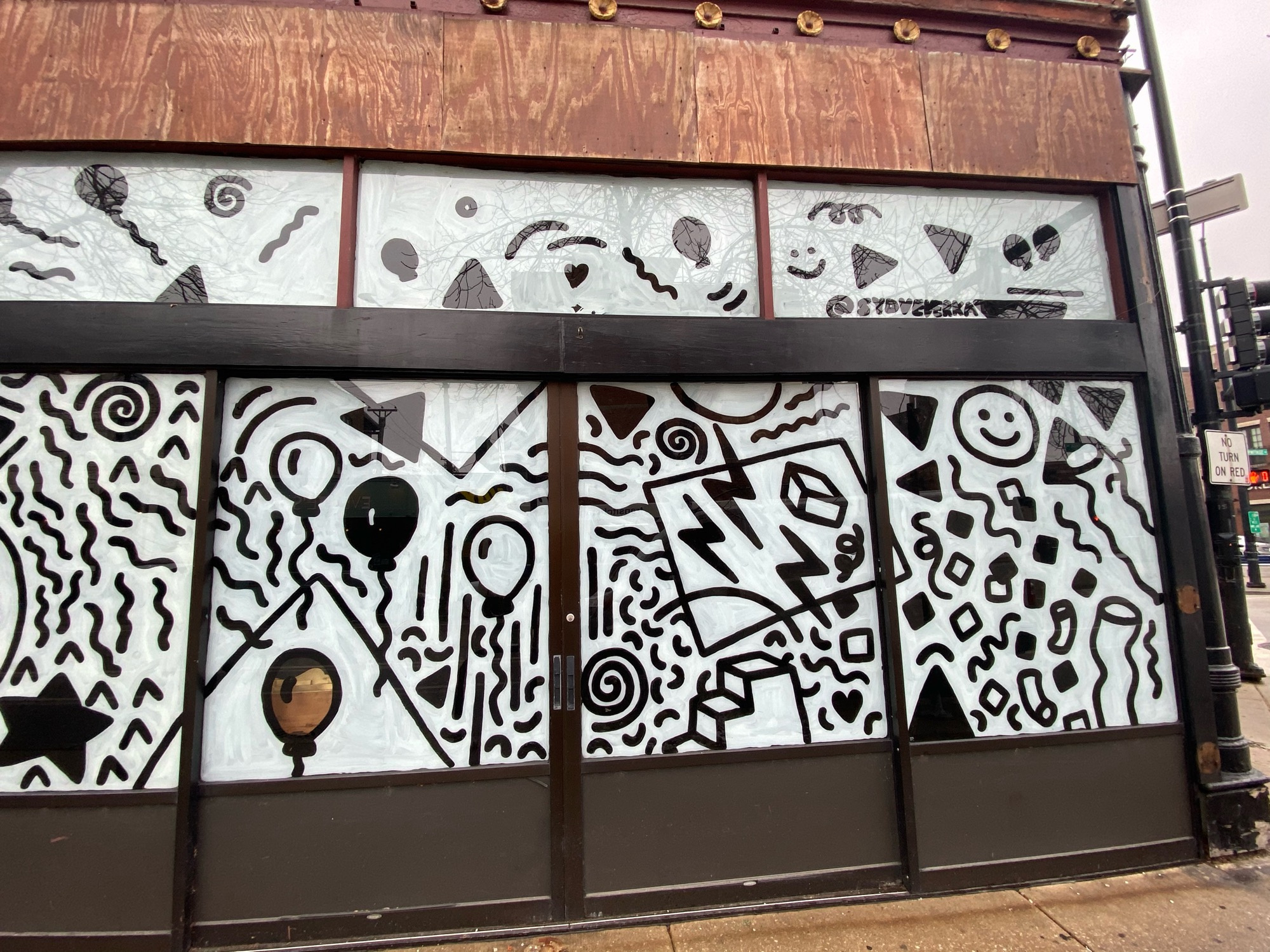 mural in Chicago by artist unknown.