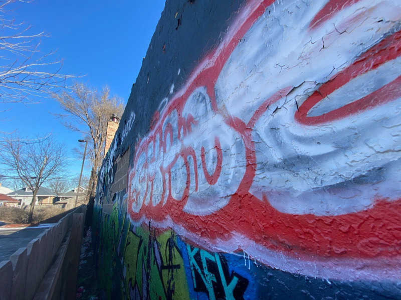 mural in Chicago by artist unknown.