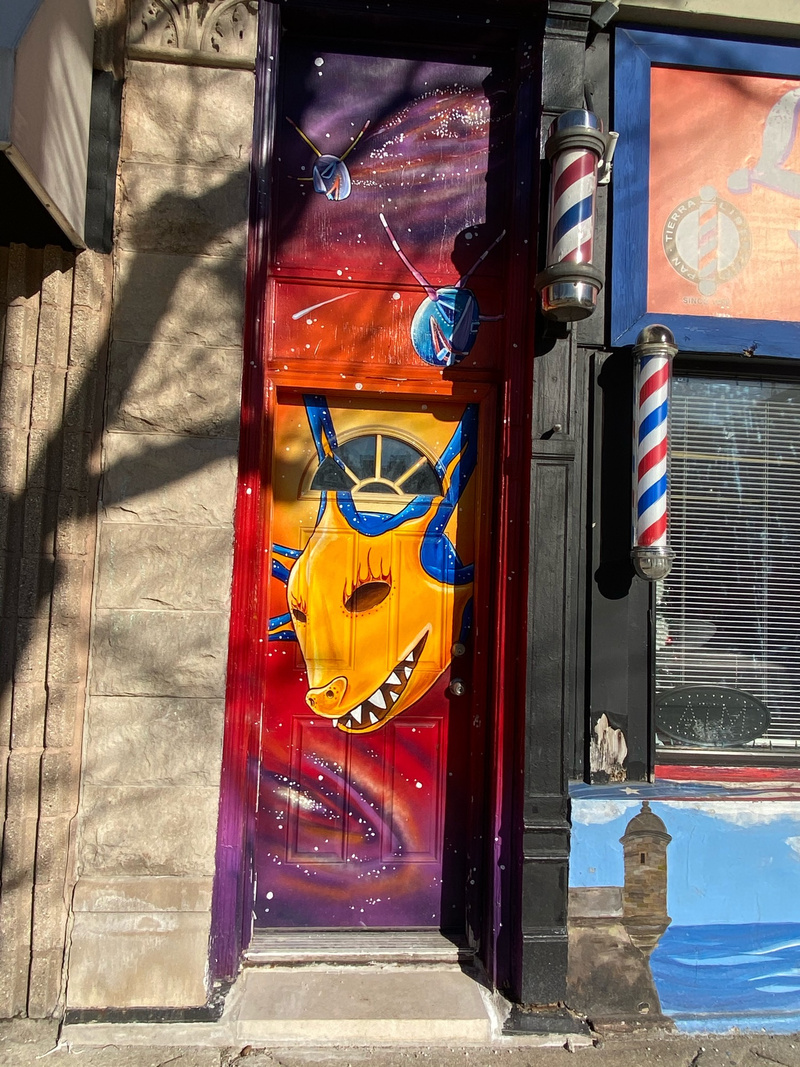 mural in Chicago by artist unknown.