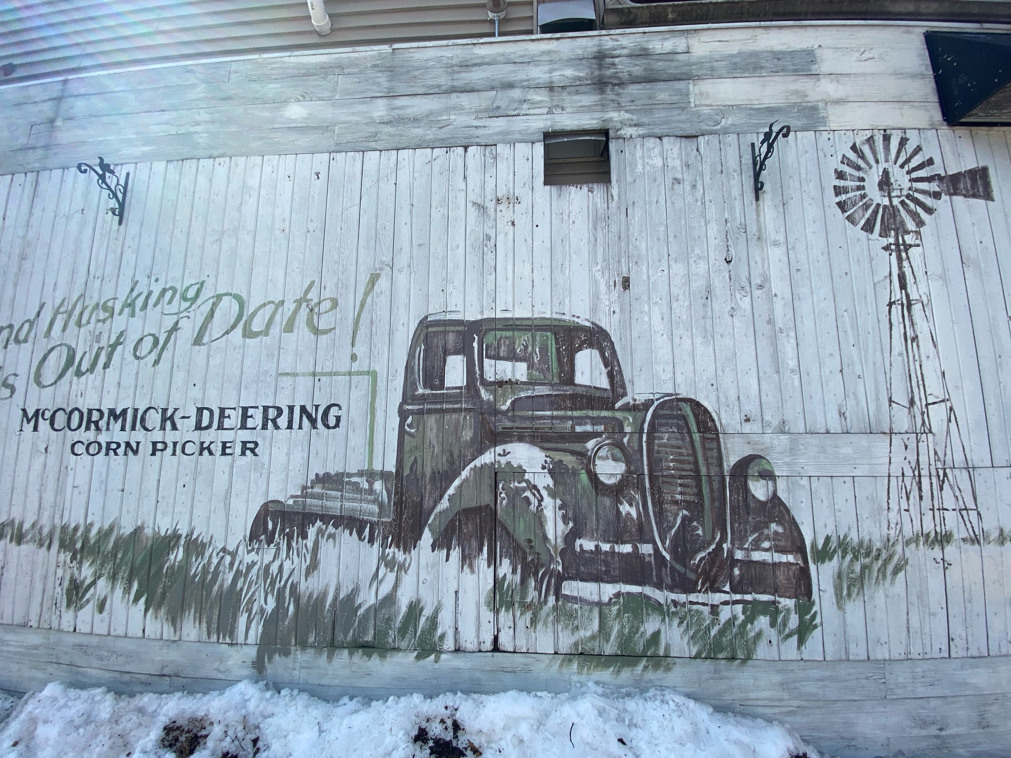 mural in Chicago by artist unknown.