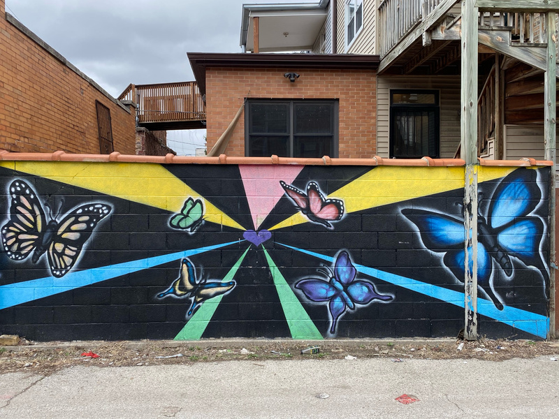 mural in Chicago by artist unknown.