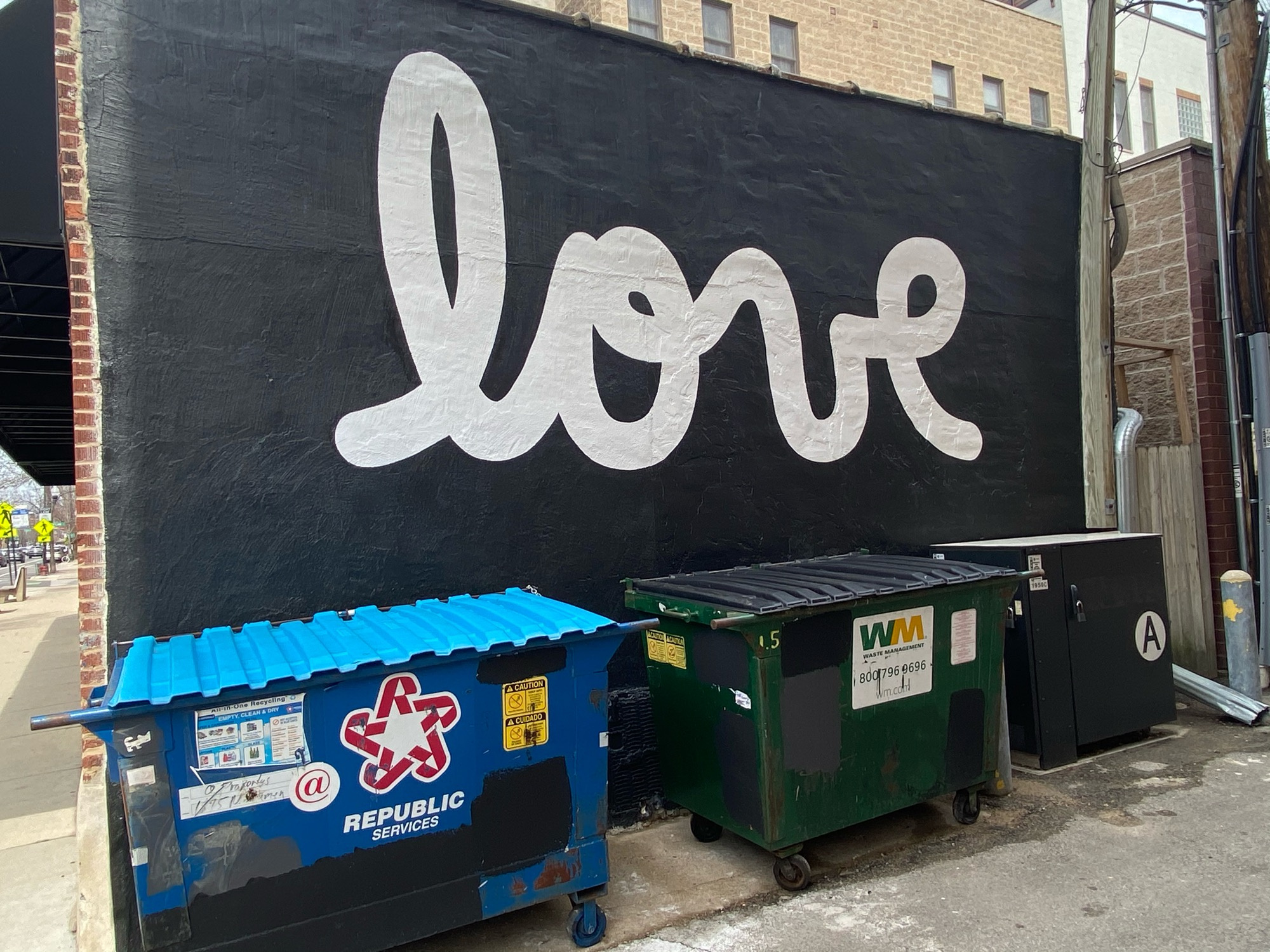 mural in Chicago by artist unknown.