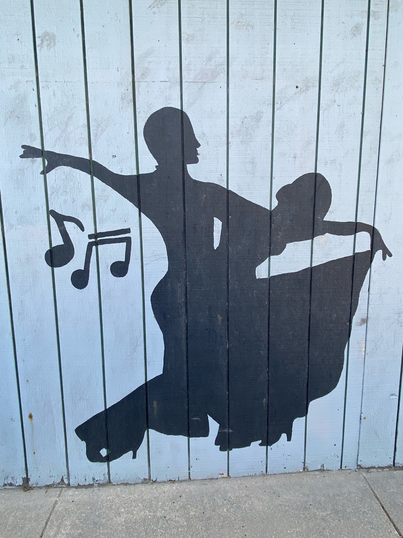 mural in Lyons by artist unknown.