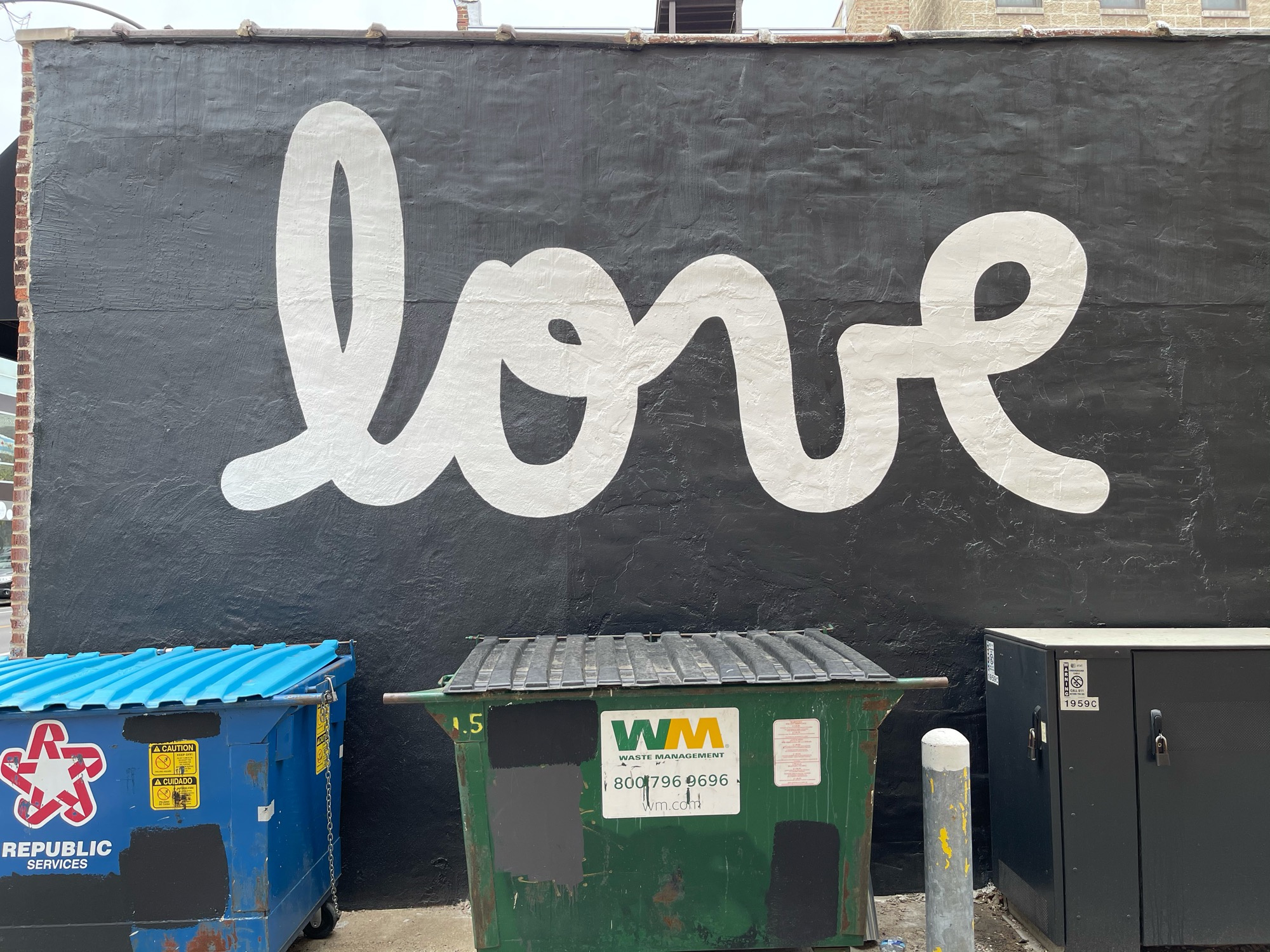 mural in Chicago by artist unknown.