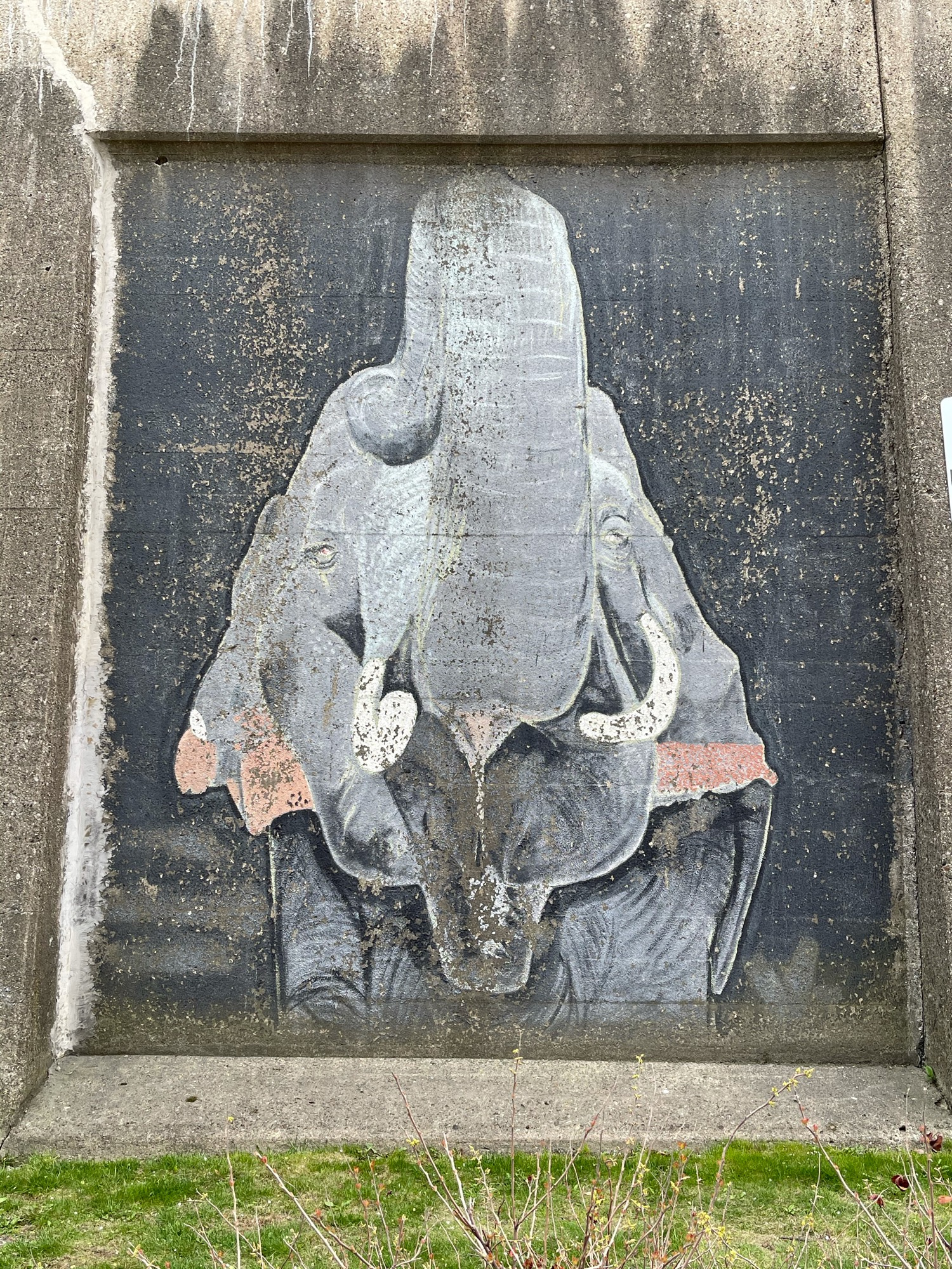 mural in Chicago by artist unknown.