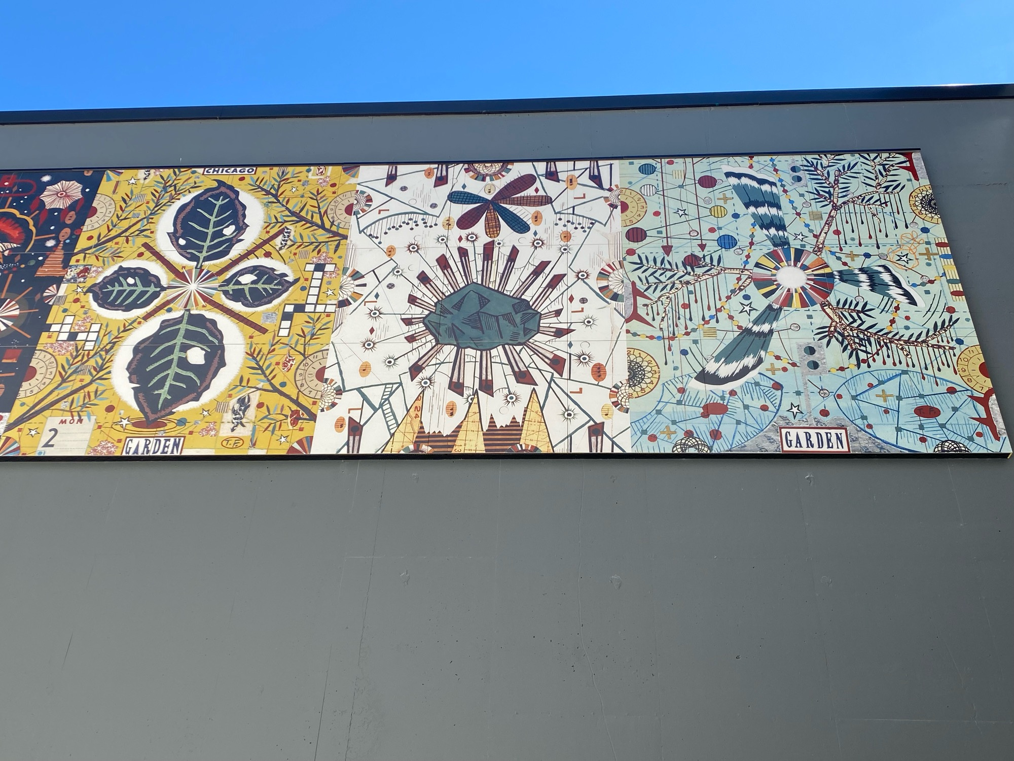 mural in Chicago by artist unknown.