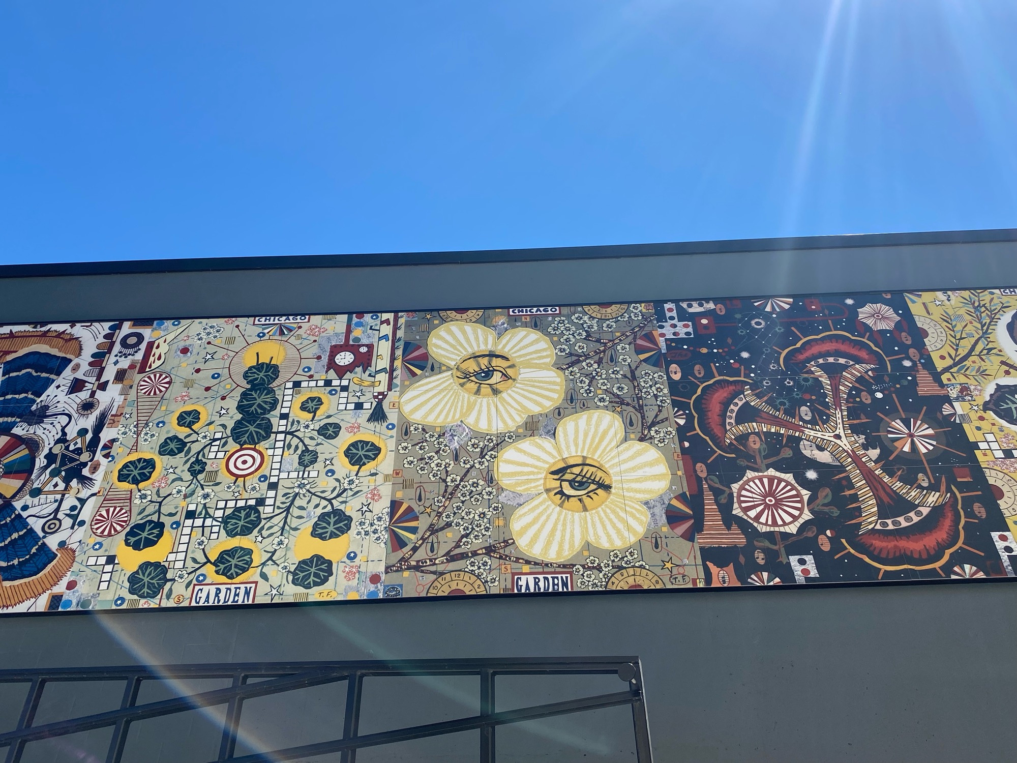 mural in Chicago by artist unknown.