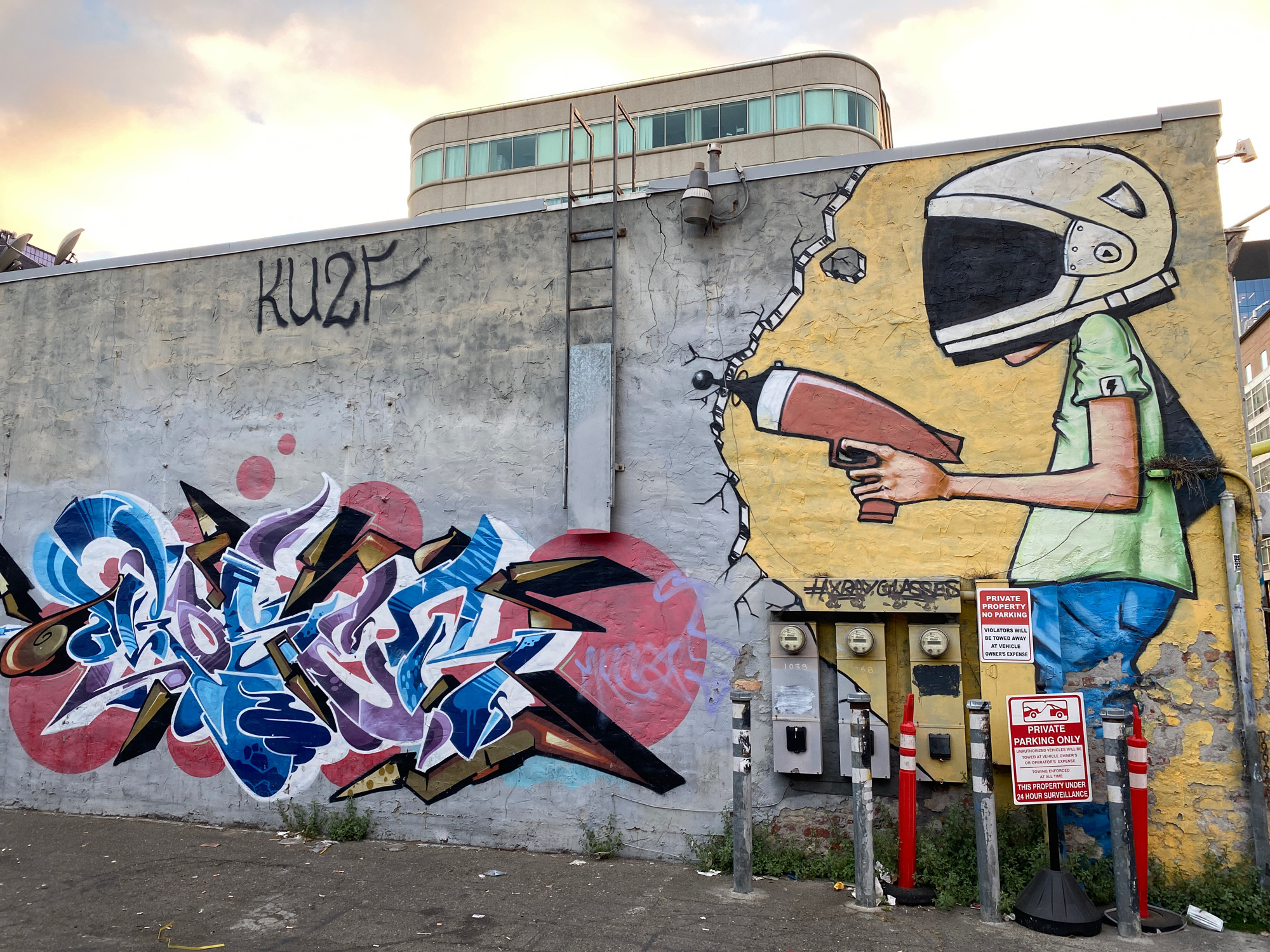 mural in Oakland by artist unknown.