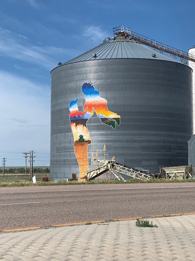 mural in Limon by artist unknown.