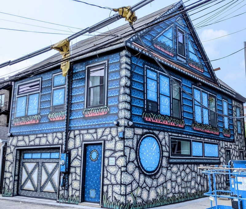 mural in by artist unknown.