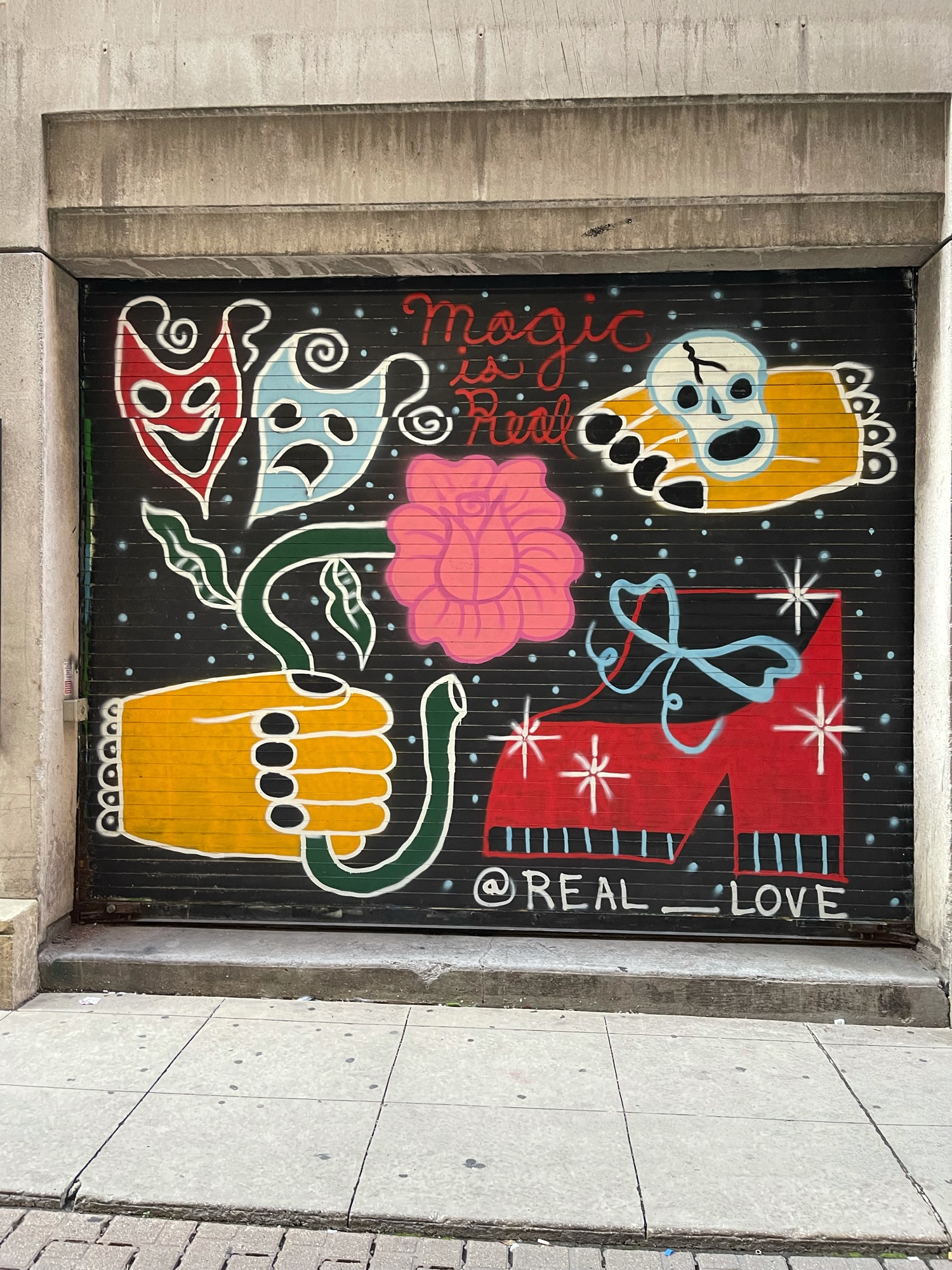 mural in Chicago by artist unknown.