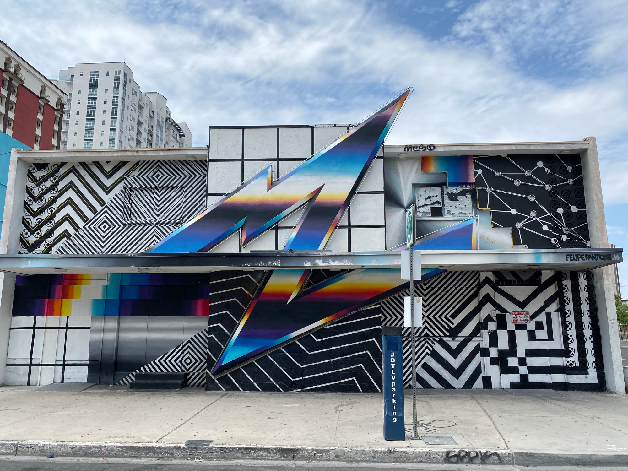 mural in Las Vegas by artist Felipe Pantone.