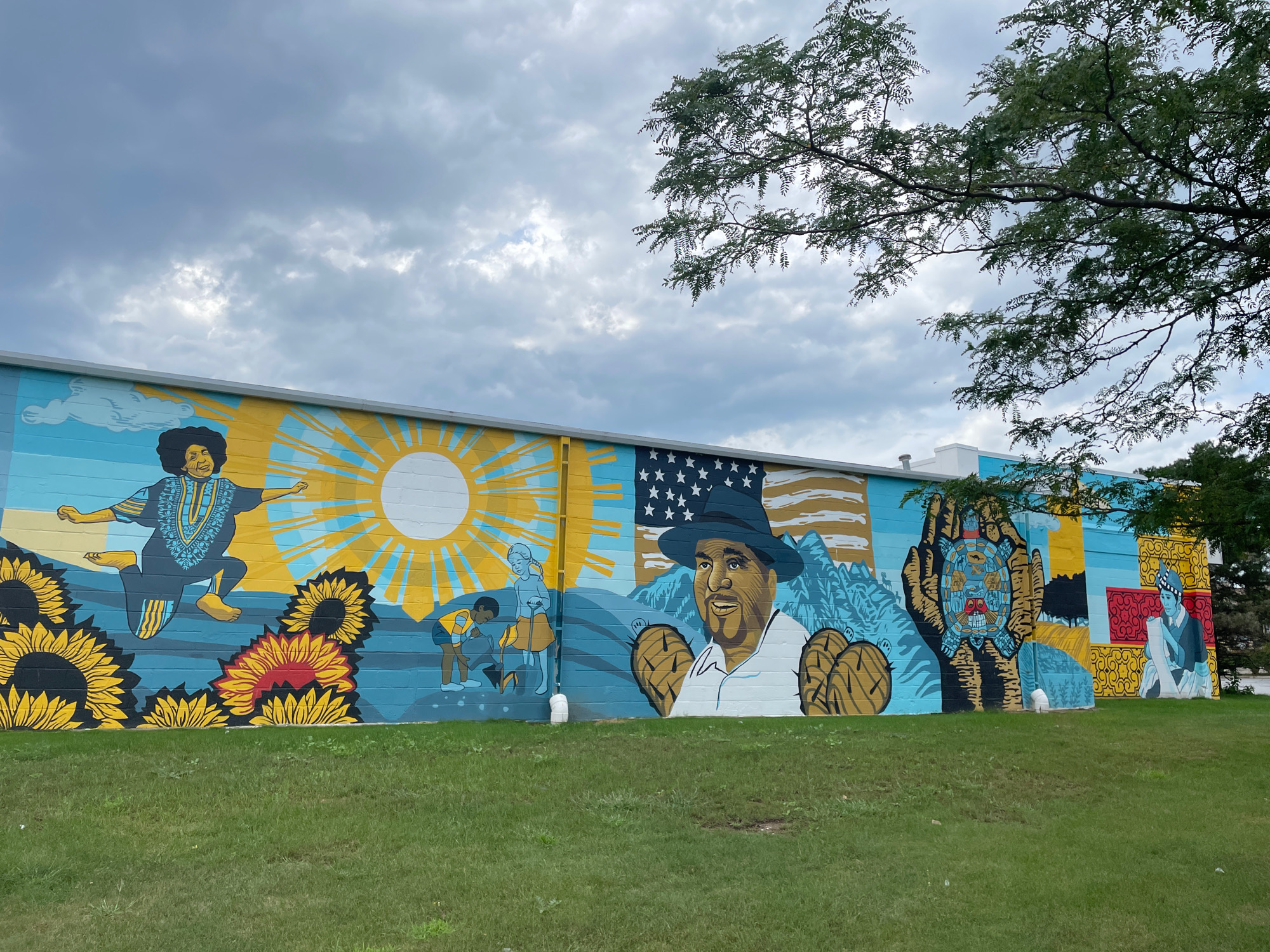mural in Manitowoc by artist Erin LaBonte.