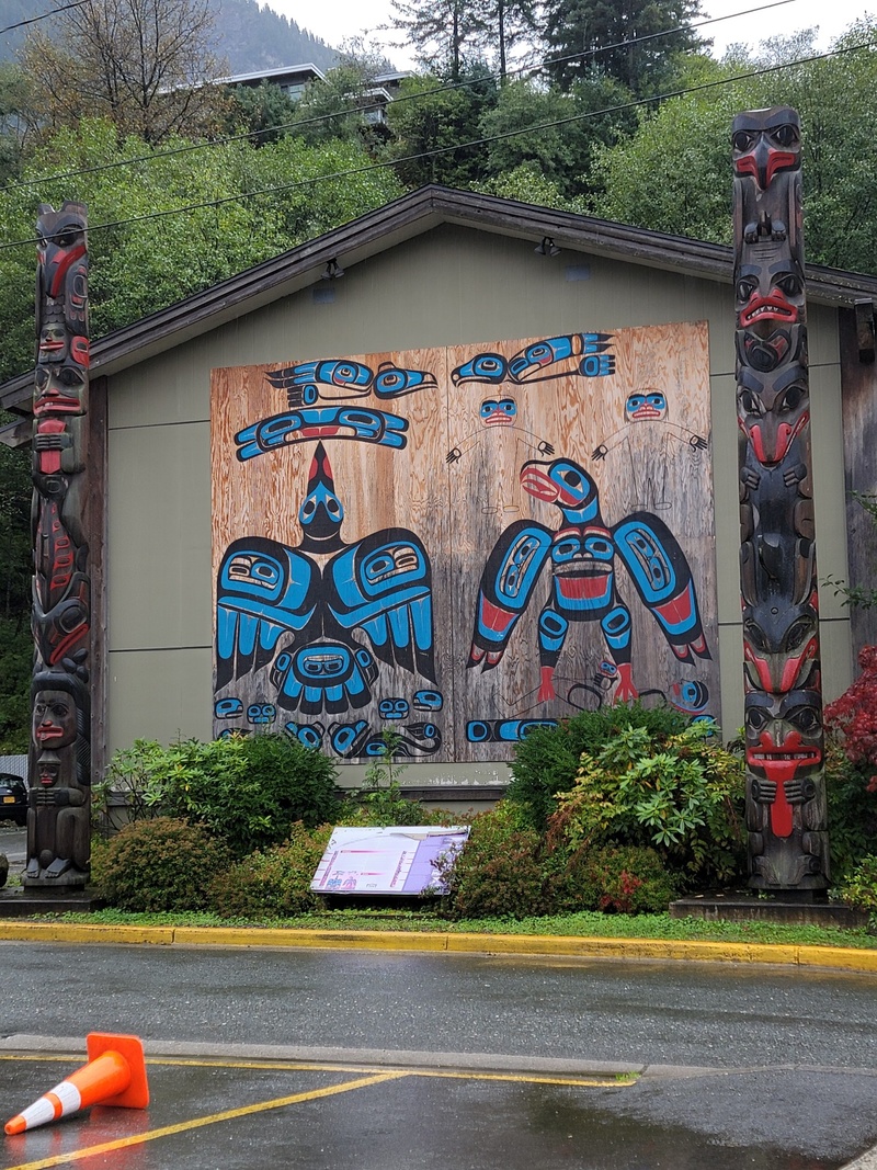 mural in by artist unknown.