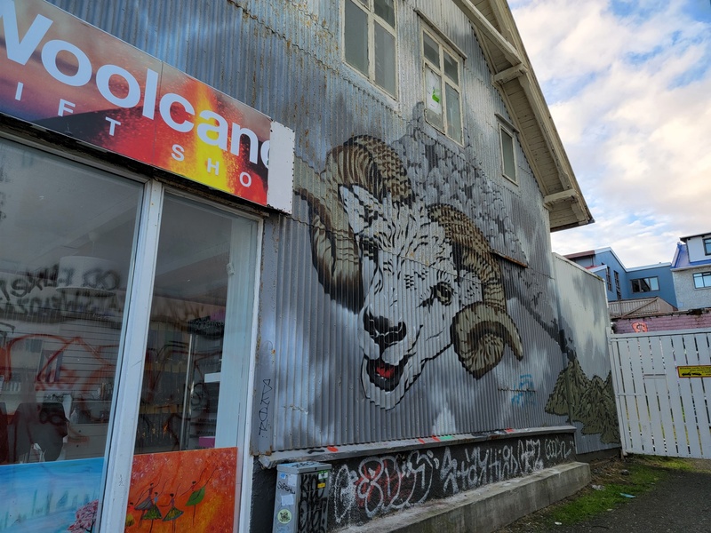 mural in by artist unknown.