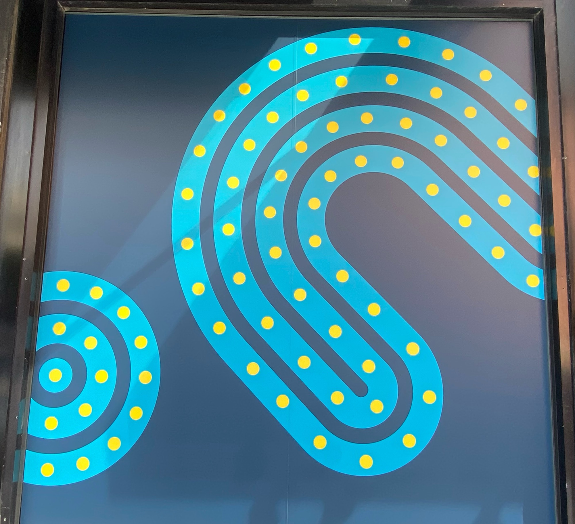 mural in Chicago by artist unknown.