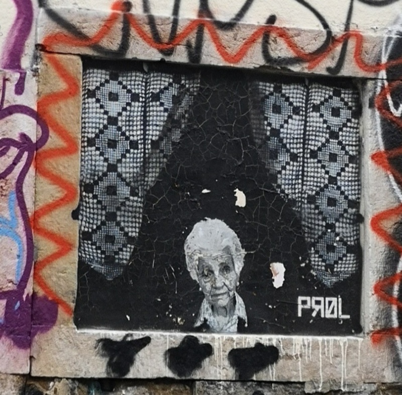 mural in Lisboa by artist unknown.