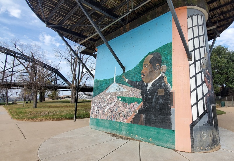 mural in by artist unknown.