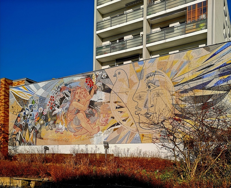 mural in Berlin by artist unknown.