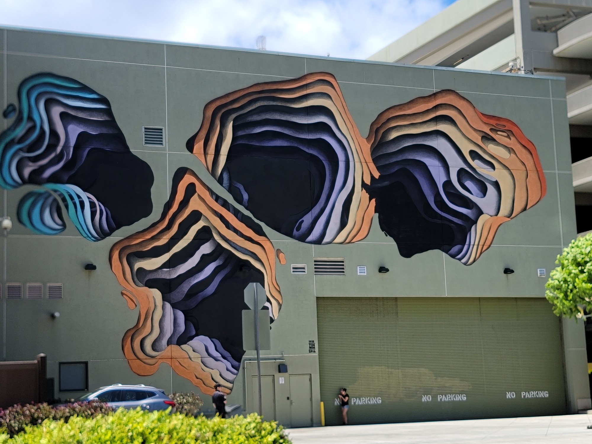 mural in Honolulu by artist 1010.