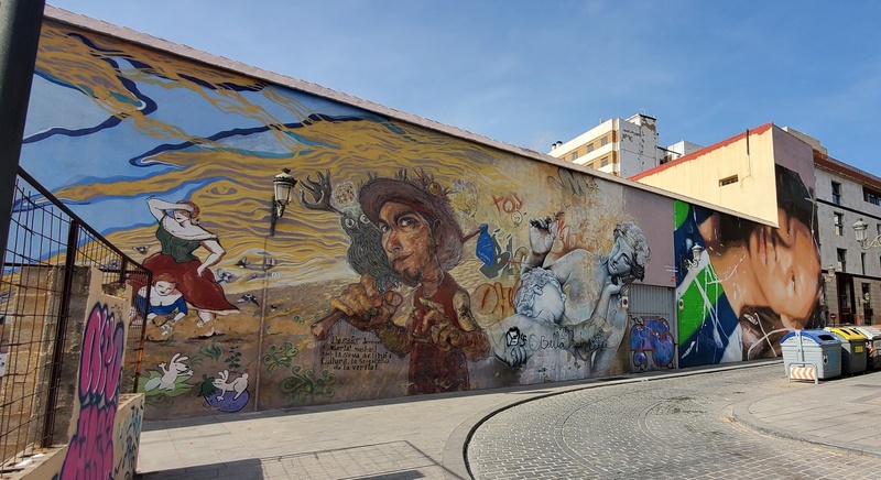 mural in València by artist unknown.