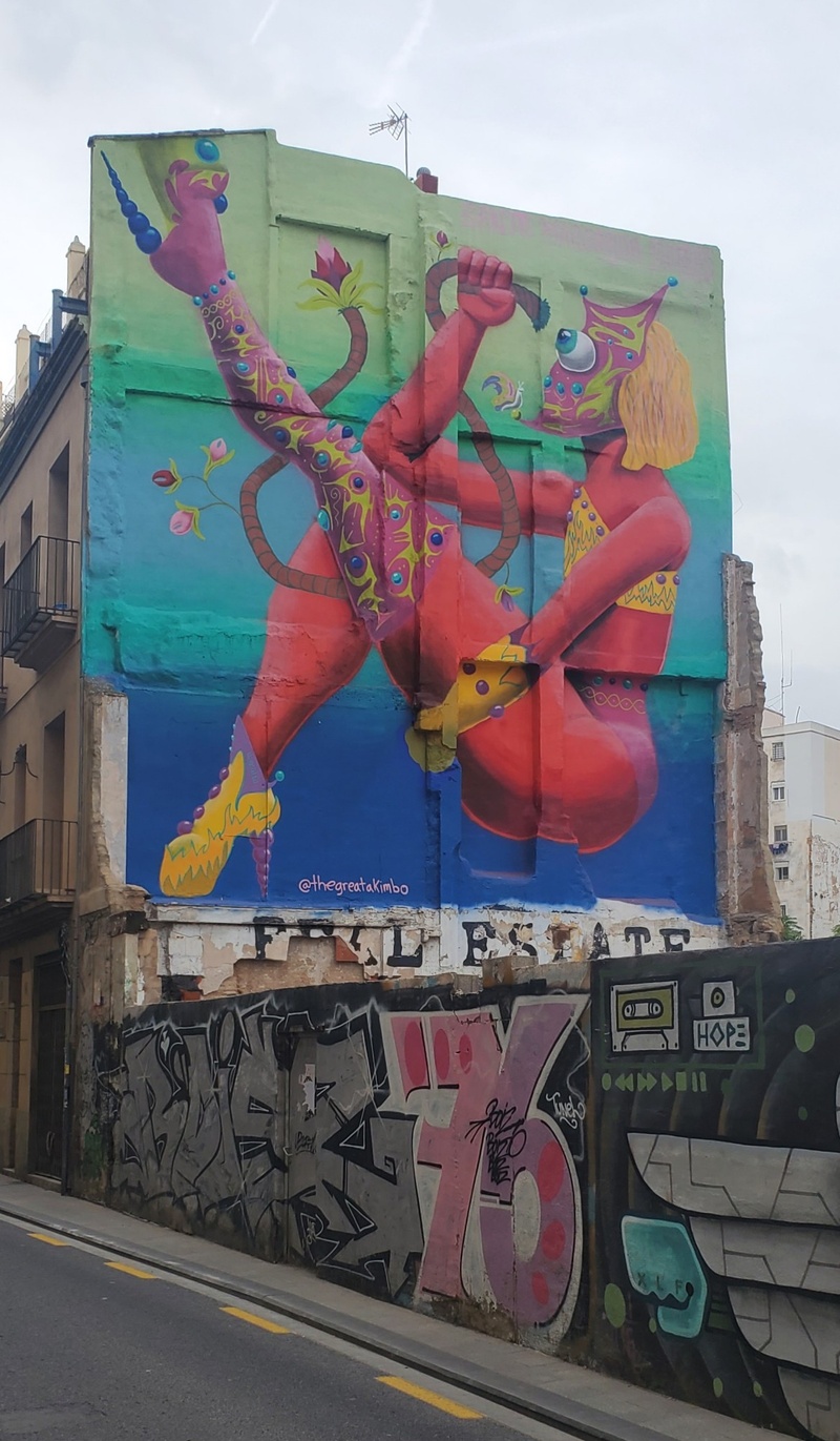 mural in València by artist Akimbo.