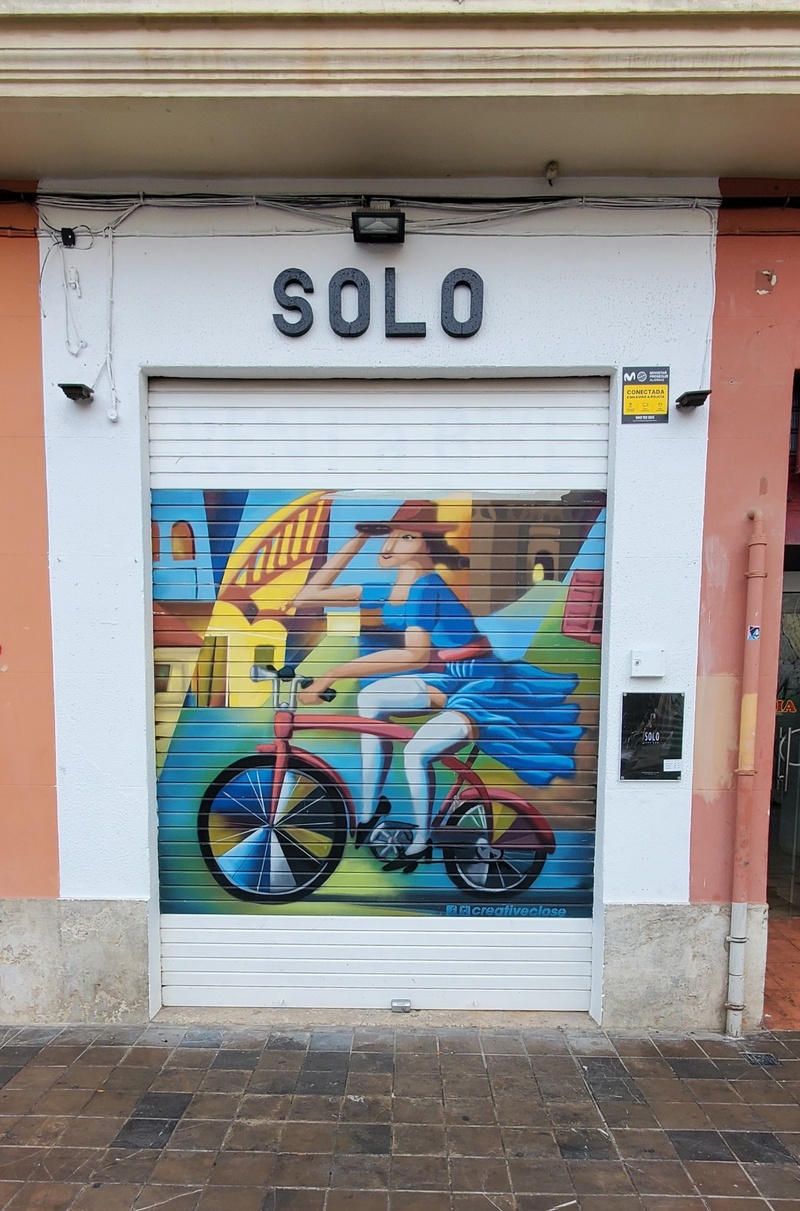 mural in València by artist unknown.