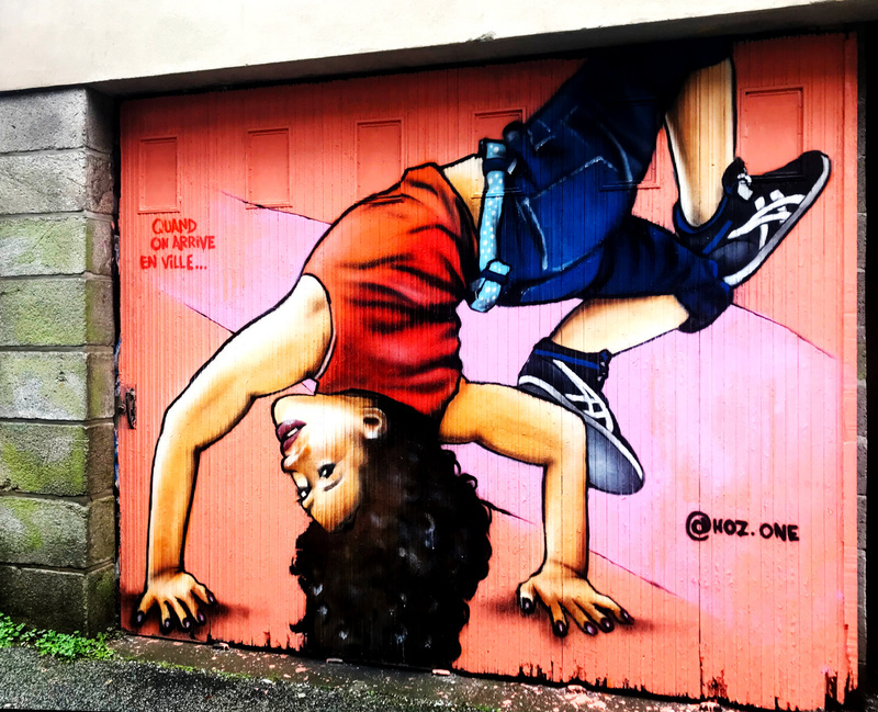 mural in Quimper by artist Hoz.