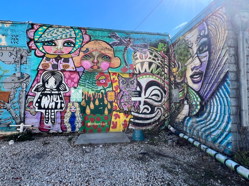 mural in St. Petersburg by artist unknown.