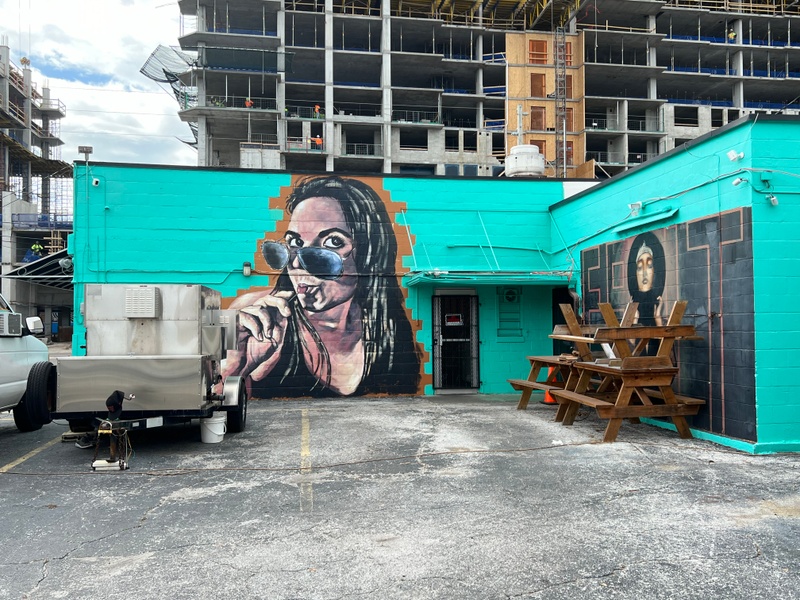 mural in St. Petersburg by artist unknown.