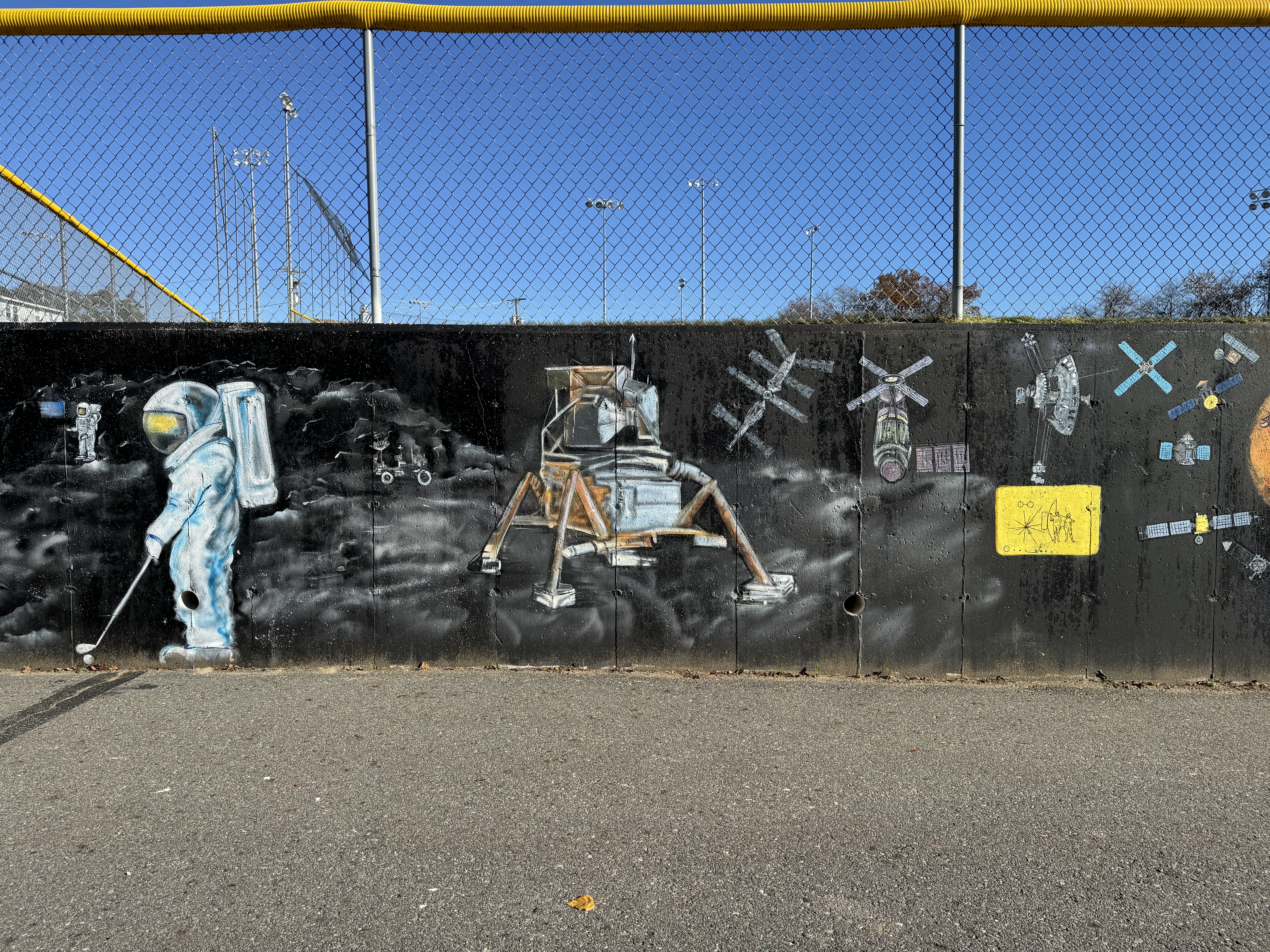 mural in Derry by artist unknown.