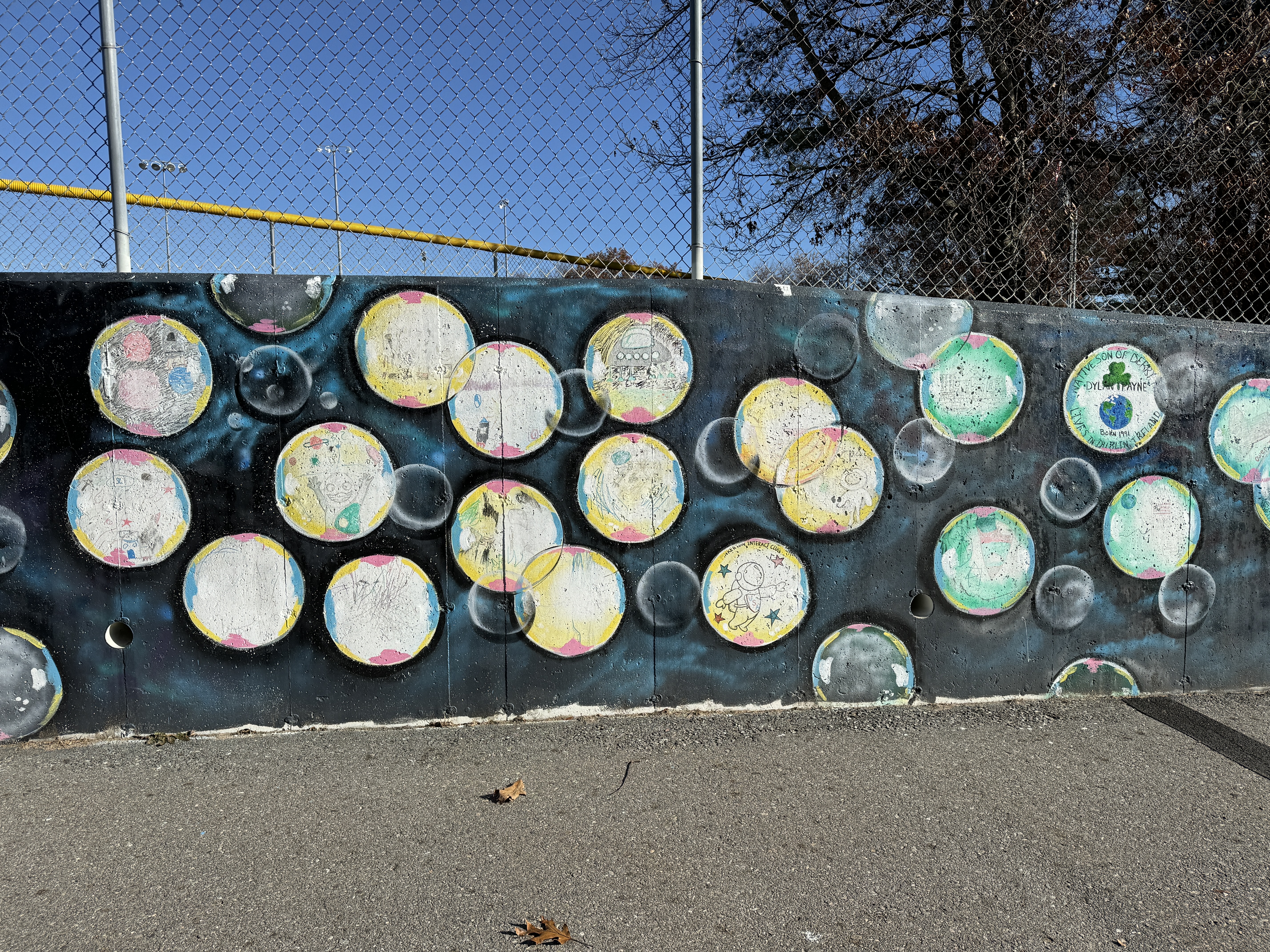 mural in Derry by artist unknown.