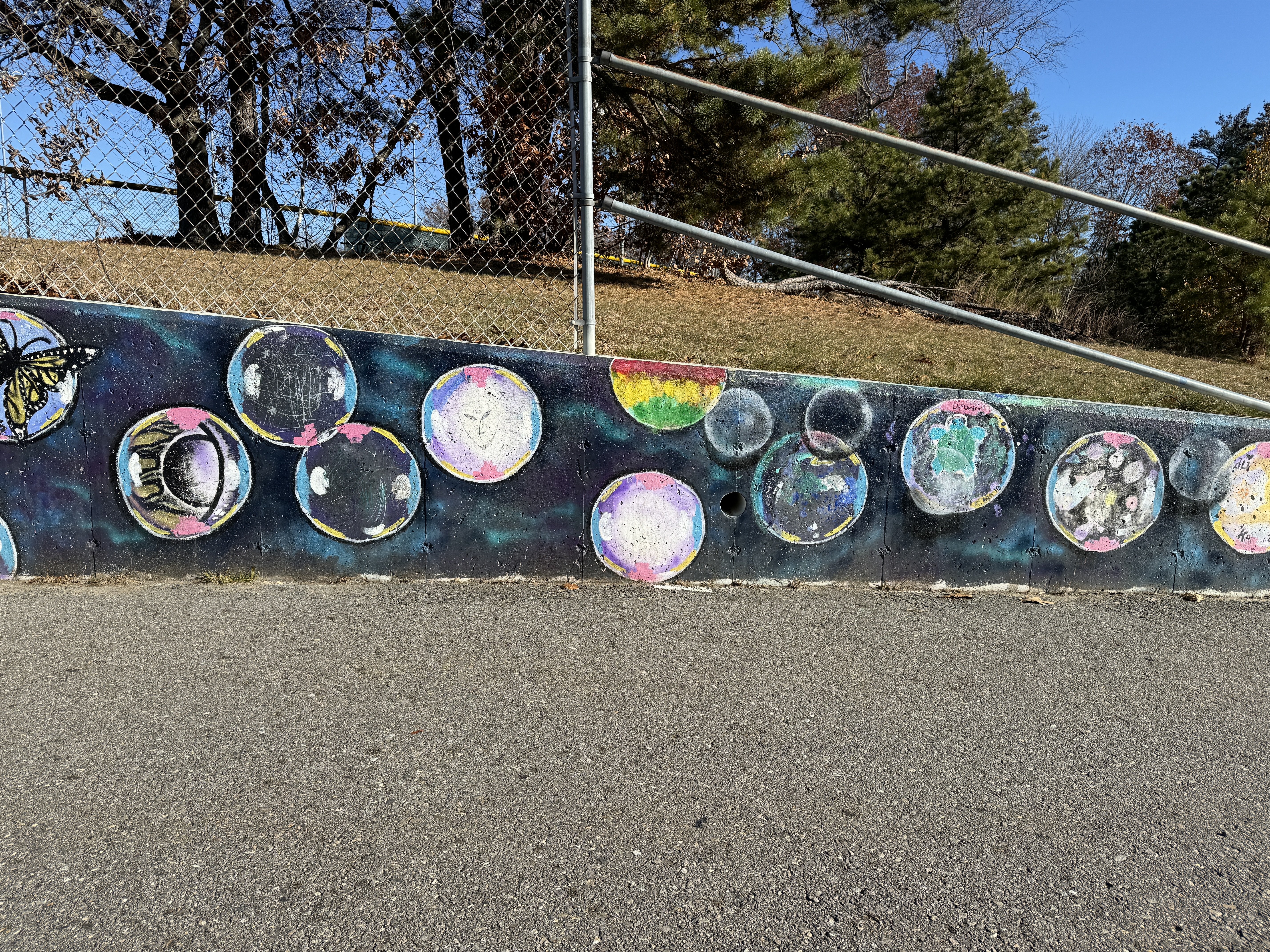 mural in Derry by artist unknown.