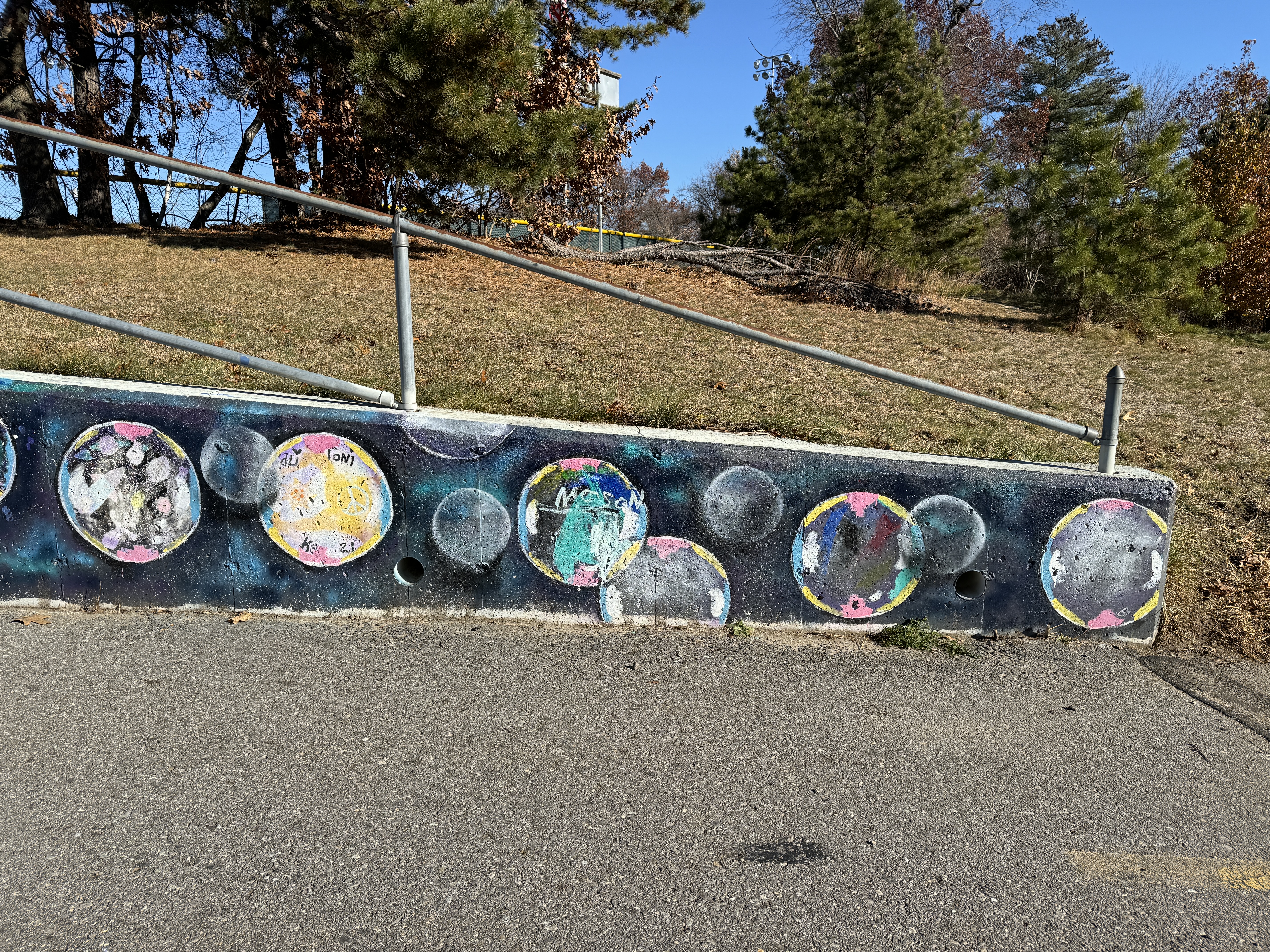 mural in Derry by artist unknown.