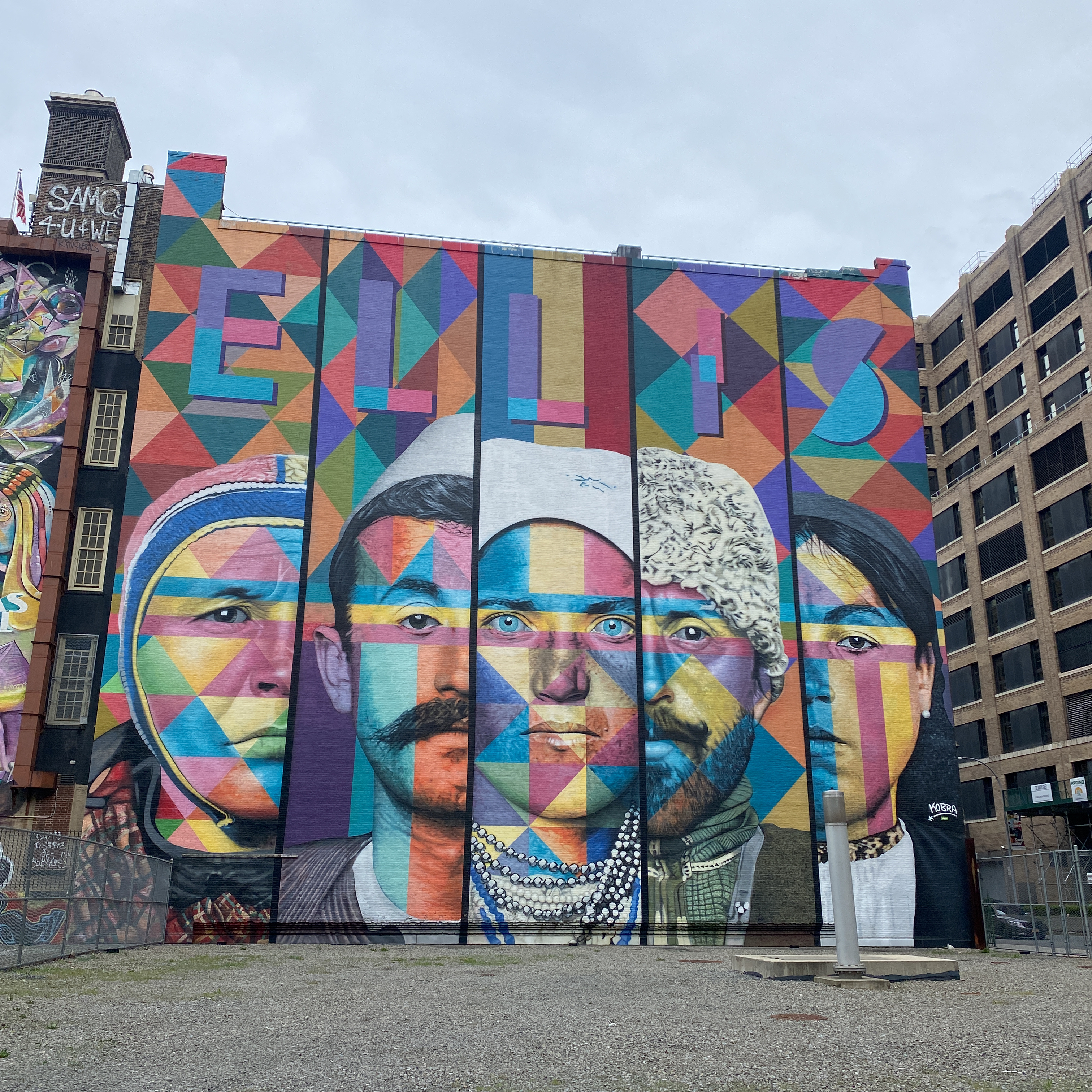 mural in New York by artist Eduardo Kobra. Tagged: Ellis Island