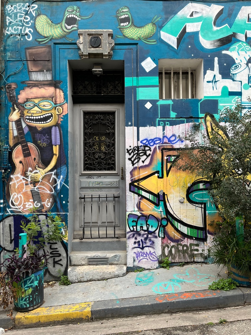 mural in Marseille by artist unknown.