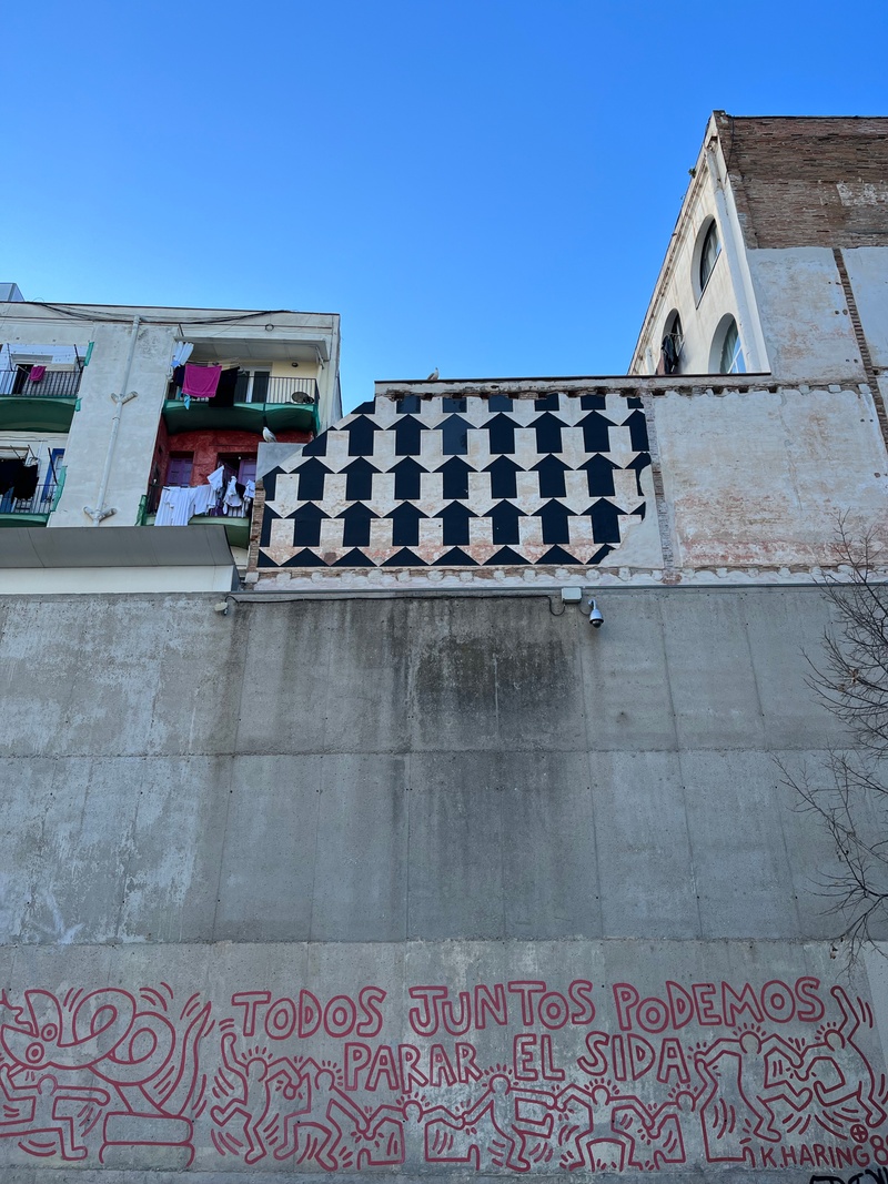 mural in Barcelona by artist unknown.