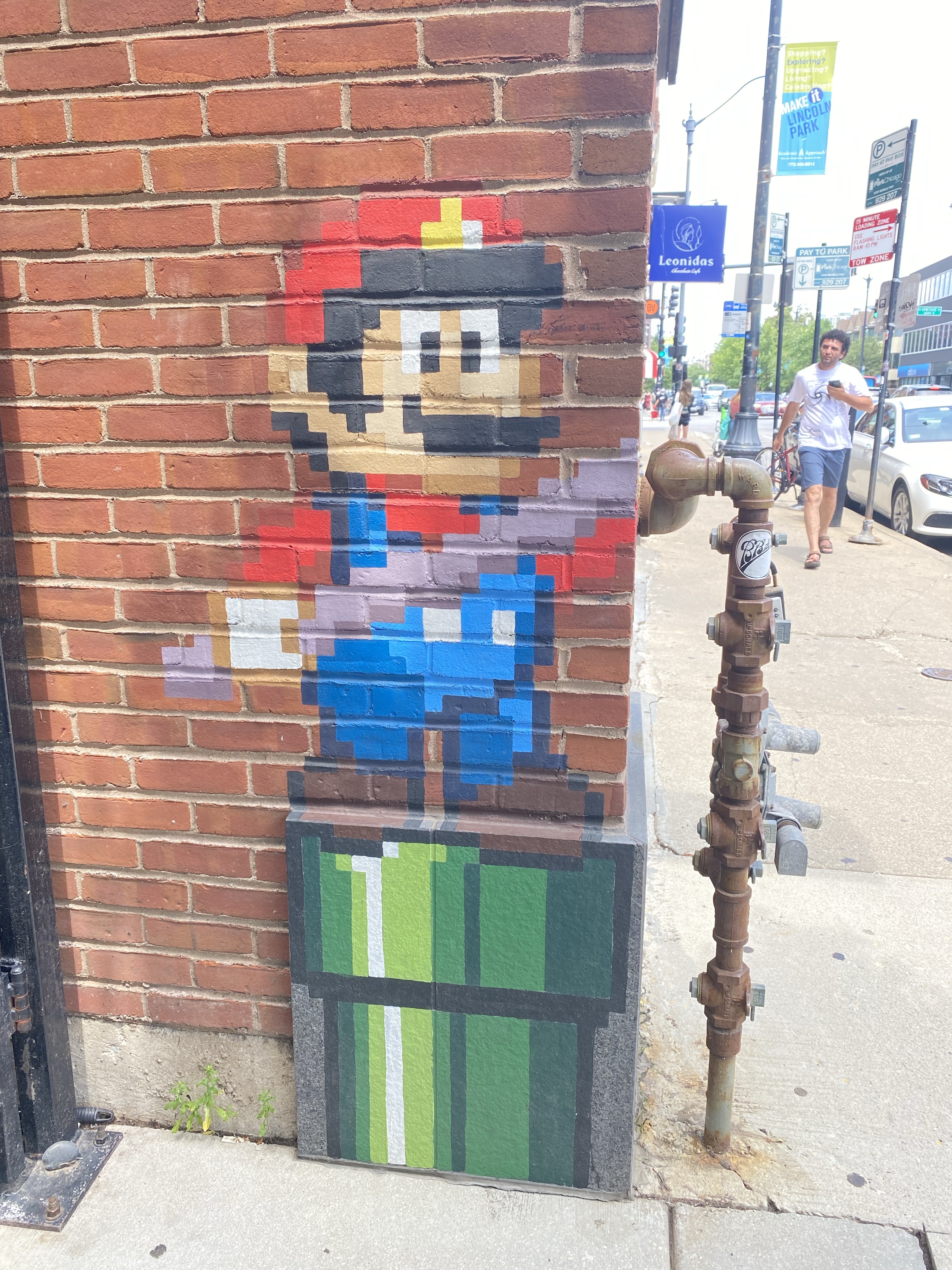 mural in Chicago by artist unknown.