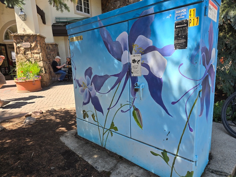 mural in Vail by artist unknown.