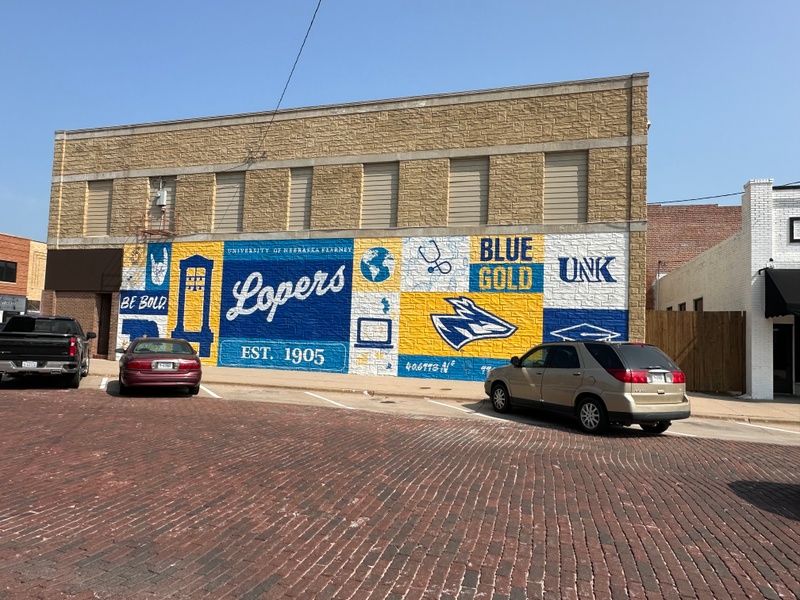 mural in Kearney by artist unknown.