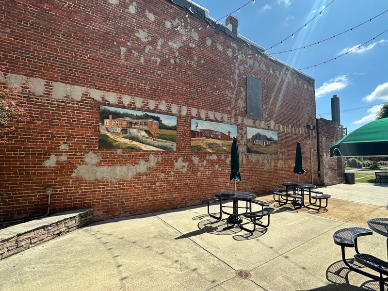 mural in Roanoke Rapids by artist unknown.