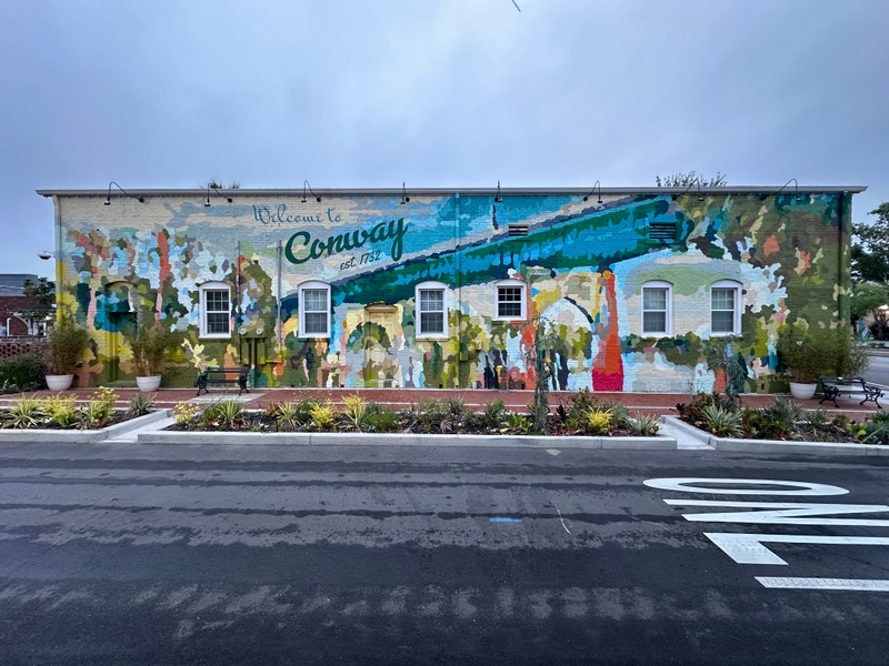 mural in Conway by artist unknown.